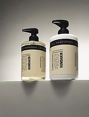 Humdakin - 01 Hand Soap - Chamomile & Sea Buck - liquid hand soaps - clear - 3