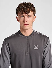 Hummel - hmlPRO GRID HALF ZIP TRAINING L/S - mænd - forged iron/quiet shade - 4