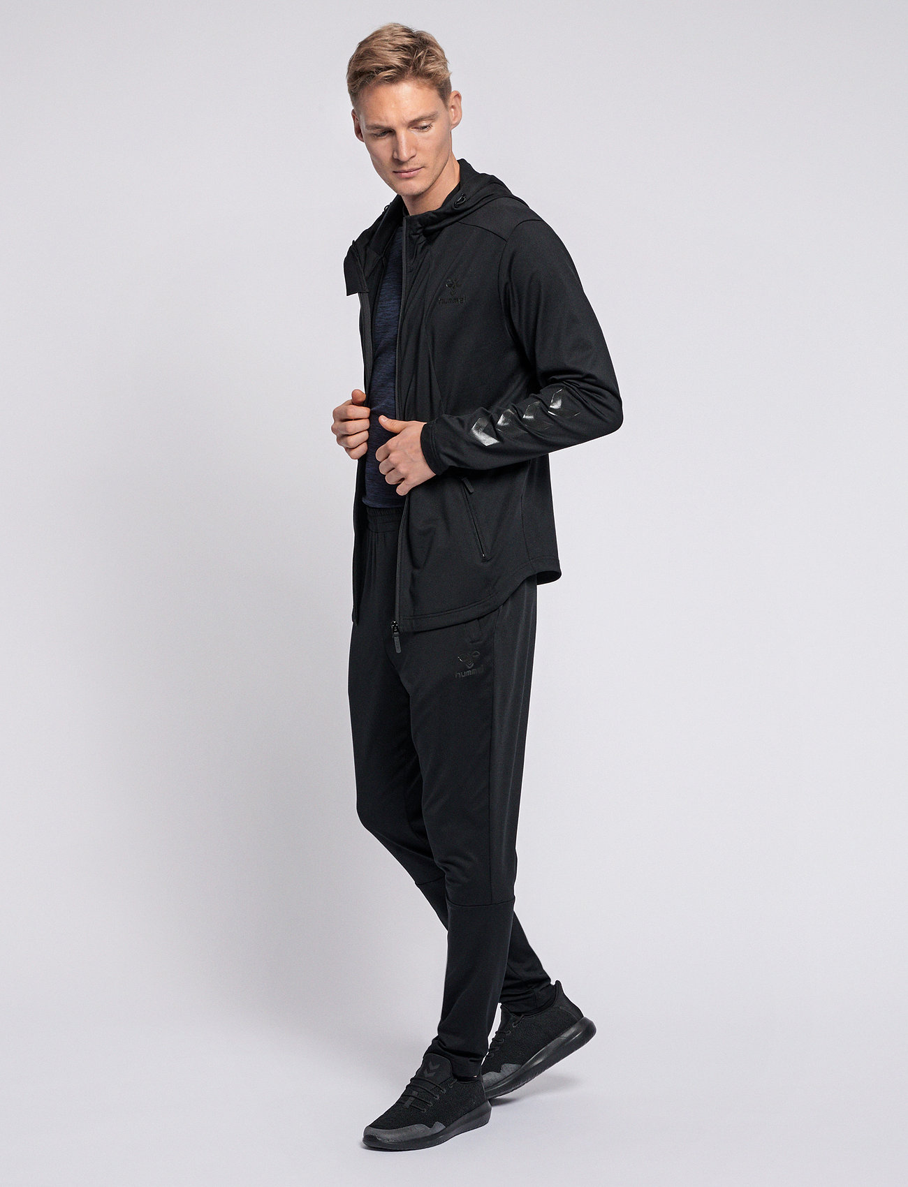 Hummel - hmlASTON ZIP HOODIE - black - 4