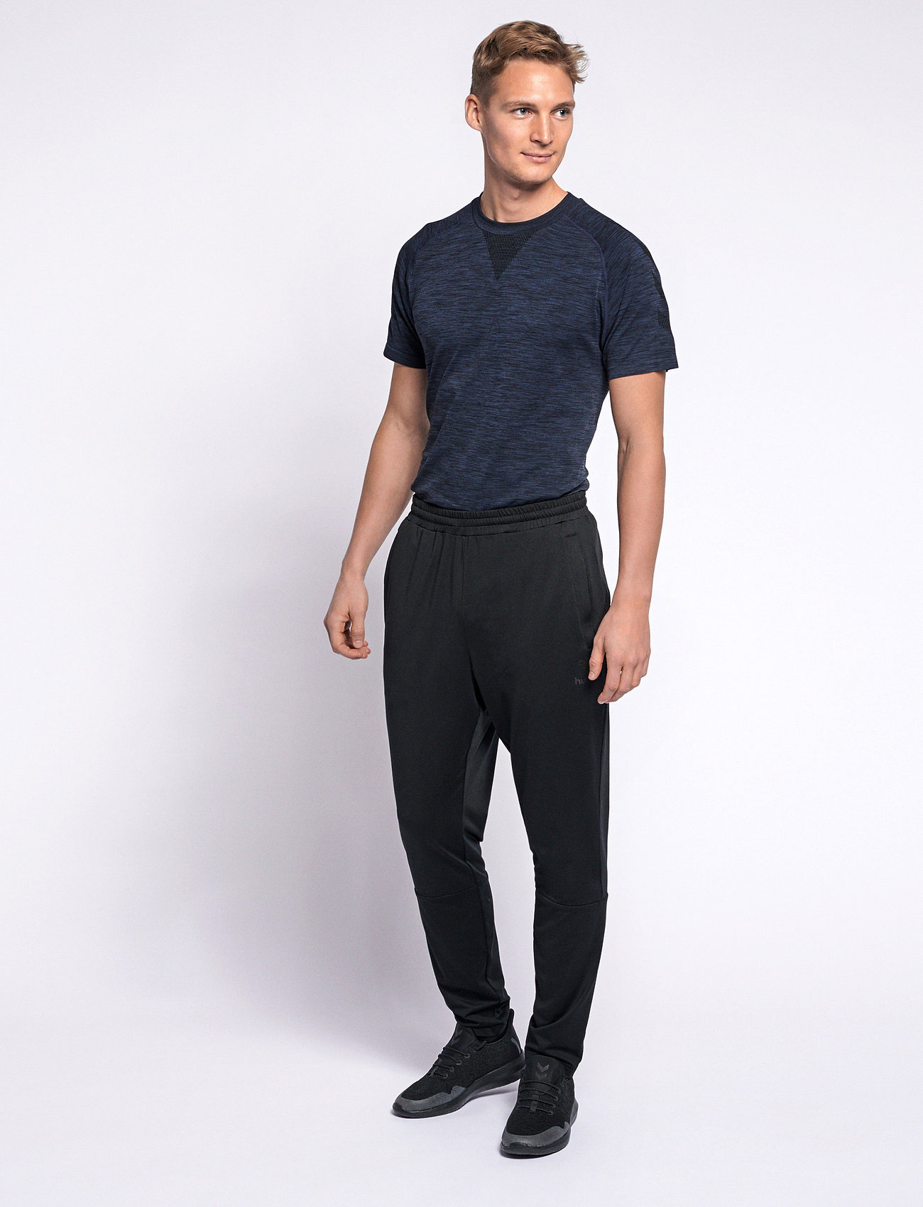 Hummel - hmlASTON TAPERED PANTS - black - 3