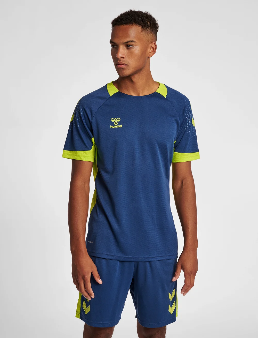 Hummel - hmlLEAD S/S POLY JERSEY - t-shirts - dark denim - 0