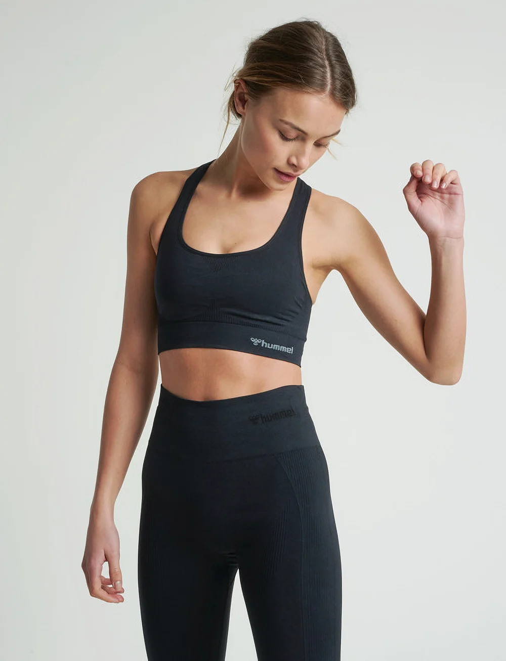 Hummel - hmlTIF SEAMLESS SPORTS TOP - medium støtte - black - 0