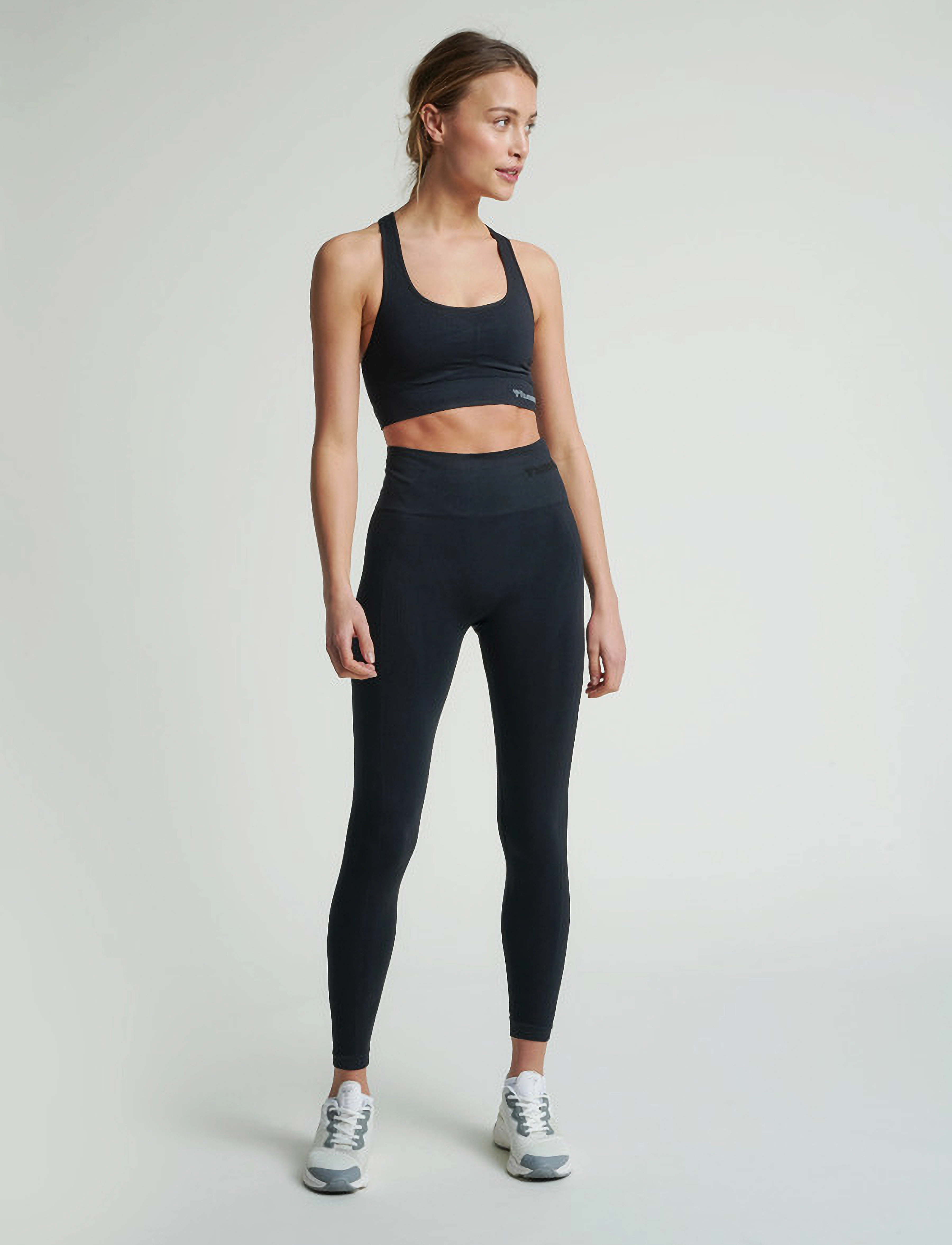 Hummel - hmlTIF SEAMLESS SPORTS TOP - mittlerer halt - black - 3