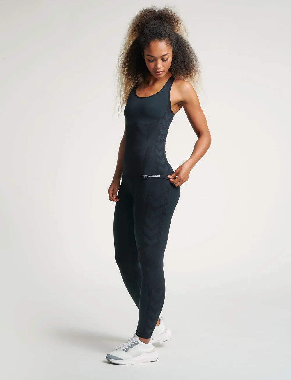 Hummel - hmlCLEA SEAMLESS TOP - Õlapaeltega pluusid - black melange - 3