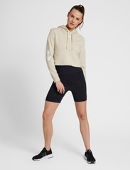 Hummel - hmlLEGACY WOMAN CROPPED HOODIE - lowest prices - pumice stone - 4