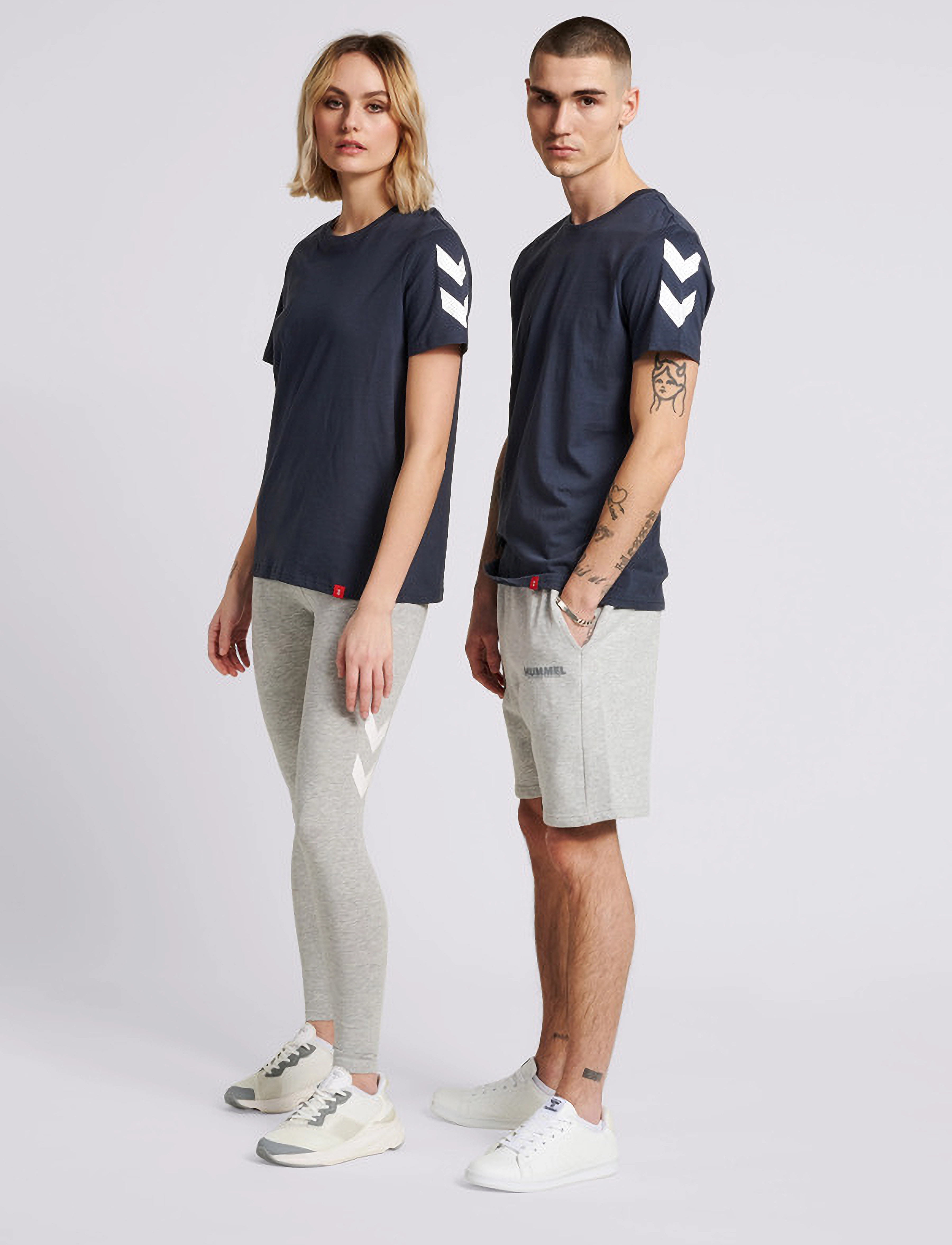 Hummel - hmlLEGACY CHEVRON T-SHIRT - blue nights - 0