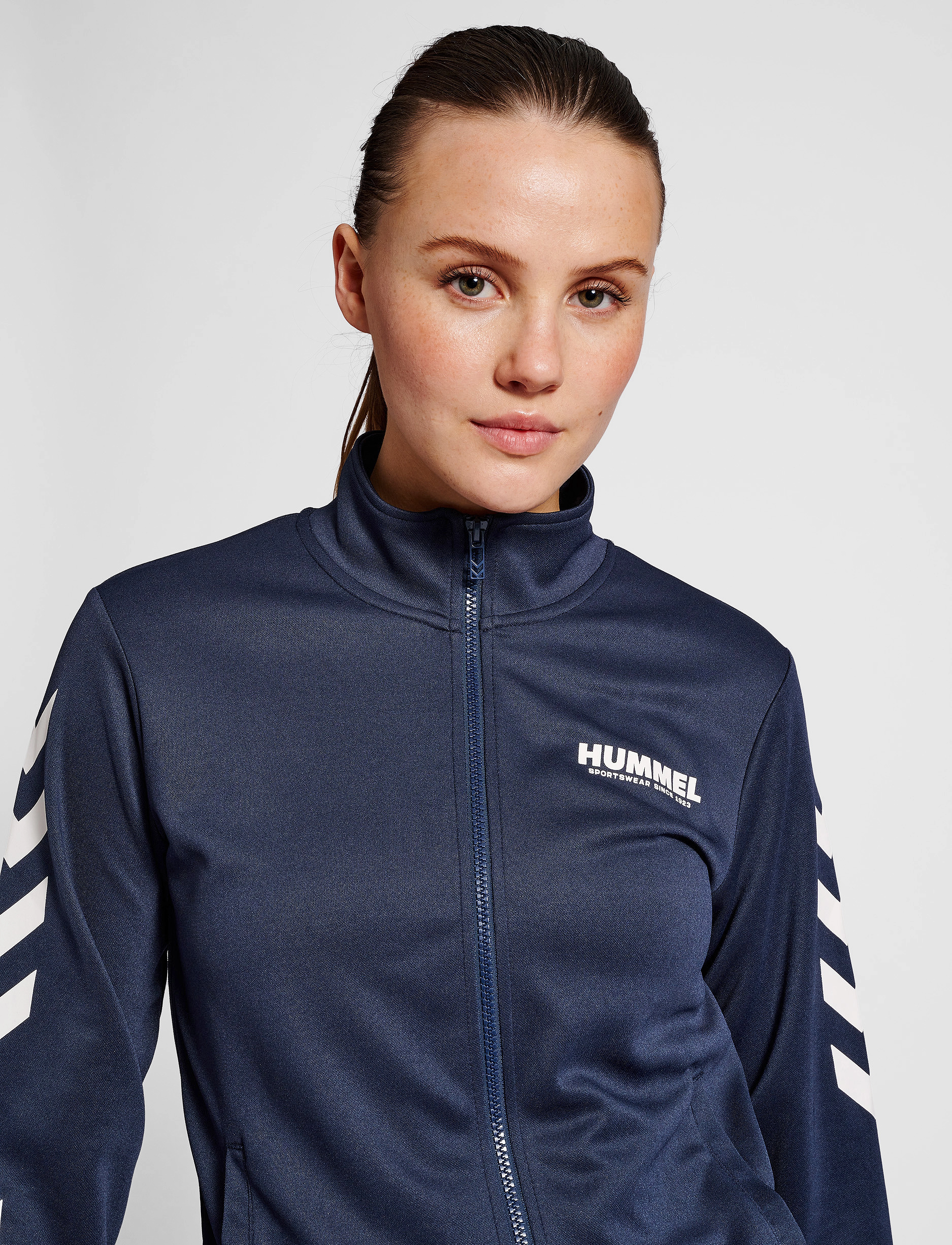 Hummel - hmlLEGACY POLY WOMAN ZIP JACKET - blue nights - 3