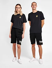 Hummel - hmlLGC MANFRED SHORTS - sweat shorts - black - 4