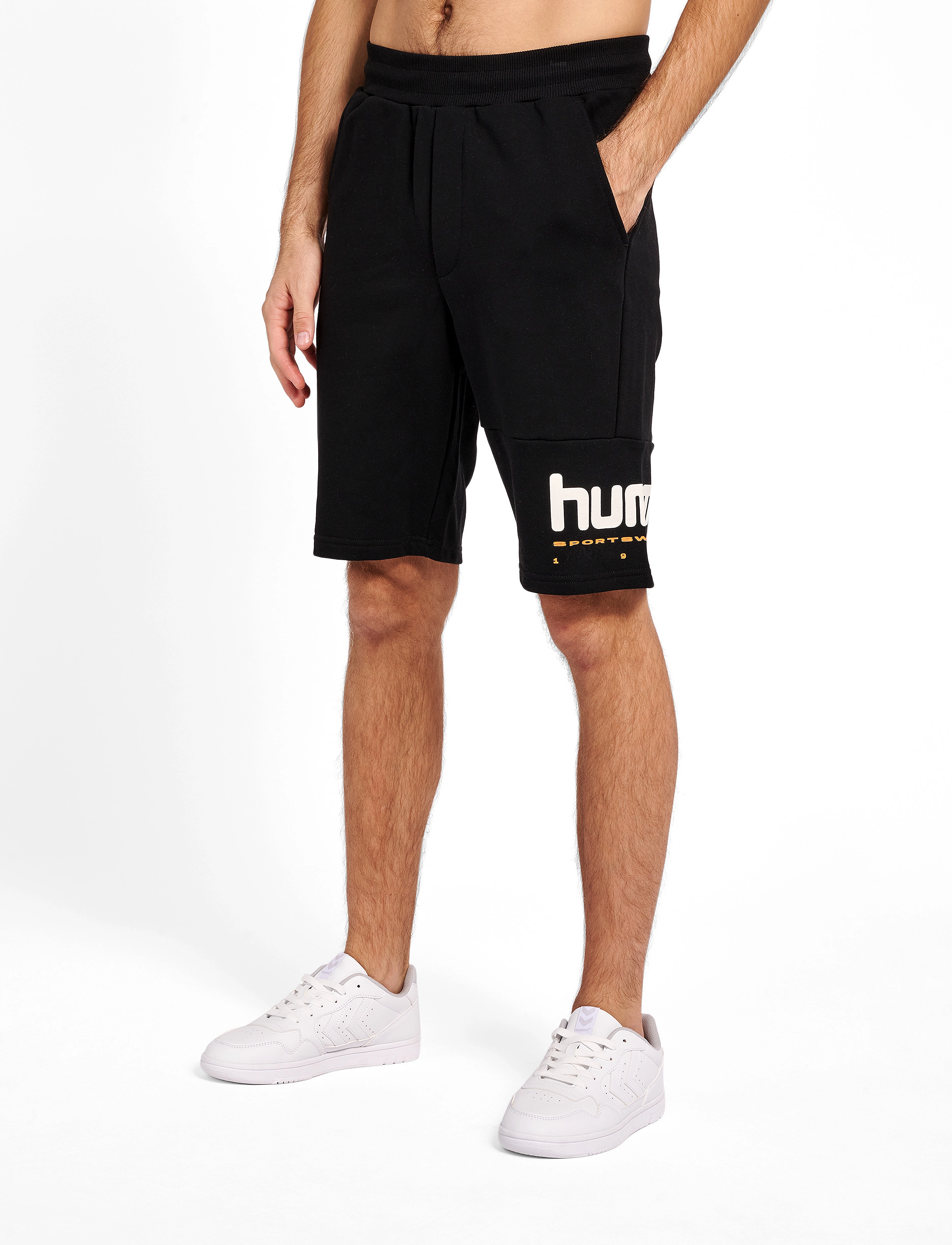 Hummel - hmlLGC MANFRED SHORTS - black - 3