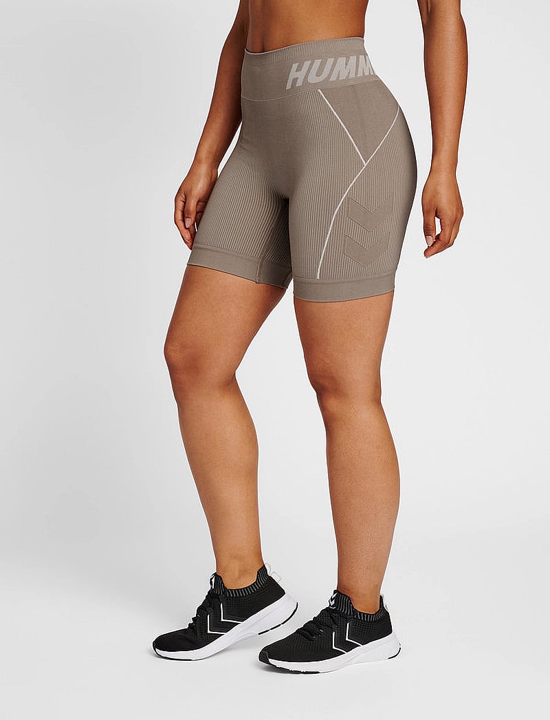 Hummel - hmlTE CHRISTEL SEAMLESS SHORTS - 1/2 længde - chateau gray/driftwood melange - 0