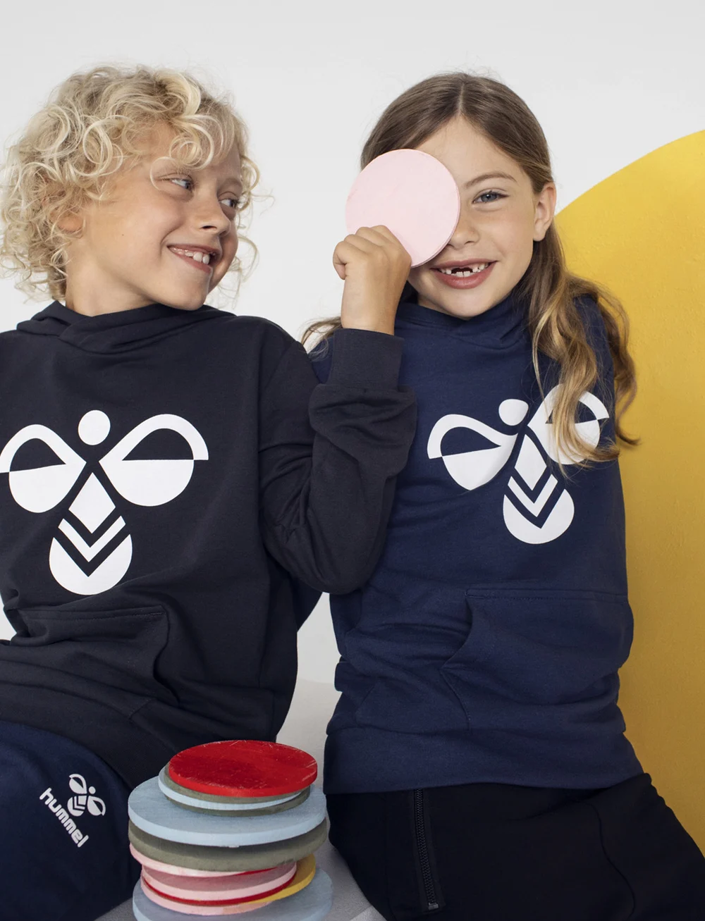 Hummel - hmlCUATRO HOODIE - huvtröjor - black iris - 0