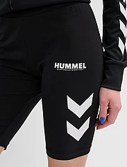 Hummel - hmlLEGACY WOMAN TIGHT SHORTS - lägsta priserna - black - 7
