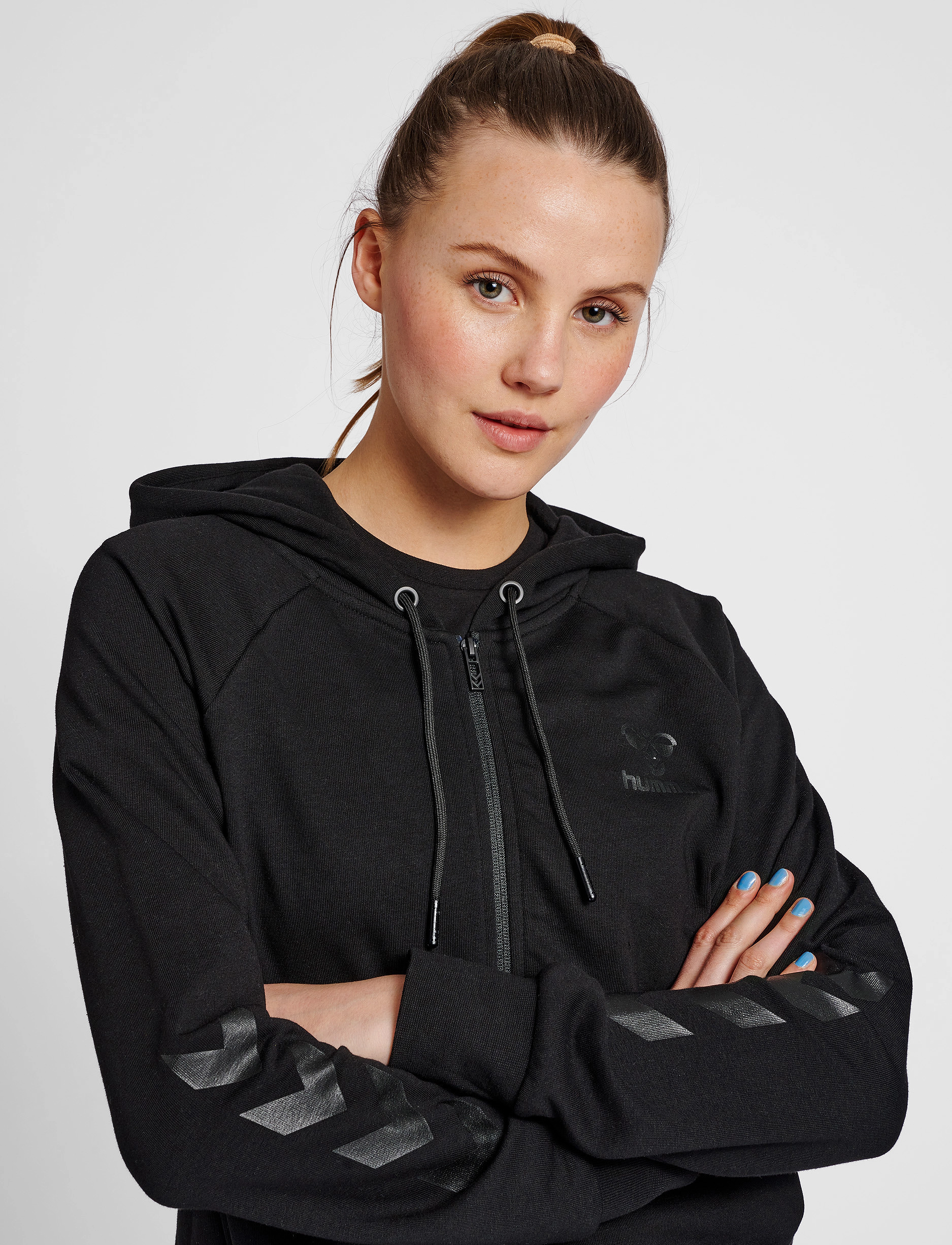 Hummel - hmlNONI 2.0 ZIP HOODIE - black - 4