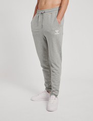 Hummel - hmlISAM 2.0 TAPERED PANTS - die niedrigsten preise - grey melange - 2