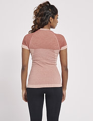 Hummel - hmlCLEA SEAMLESS TIGHT T-SHIRT - t-shirts - withered rose/rose tan melange - 4