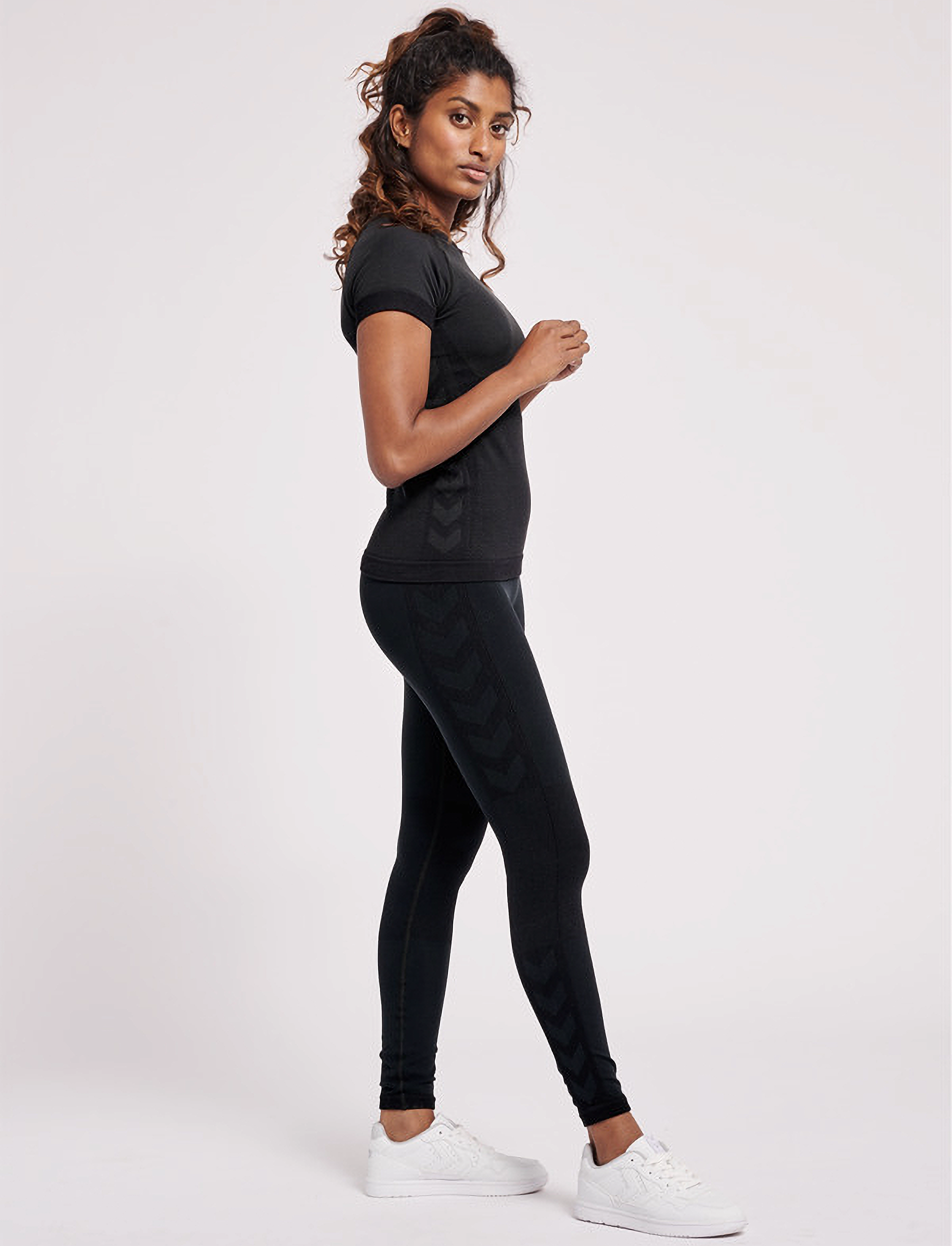 Hummel - hmlCLEA SEAMLESS TIGHT T-SHIRT - black melange - 3