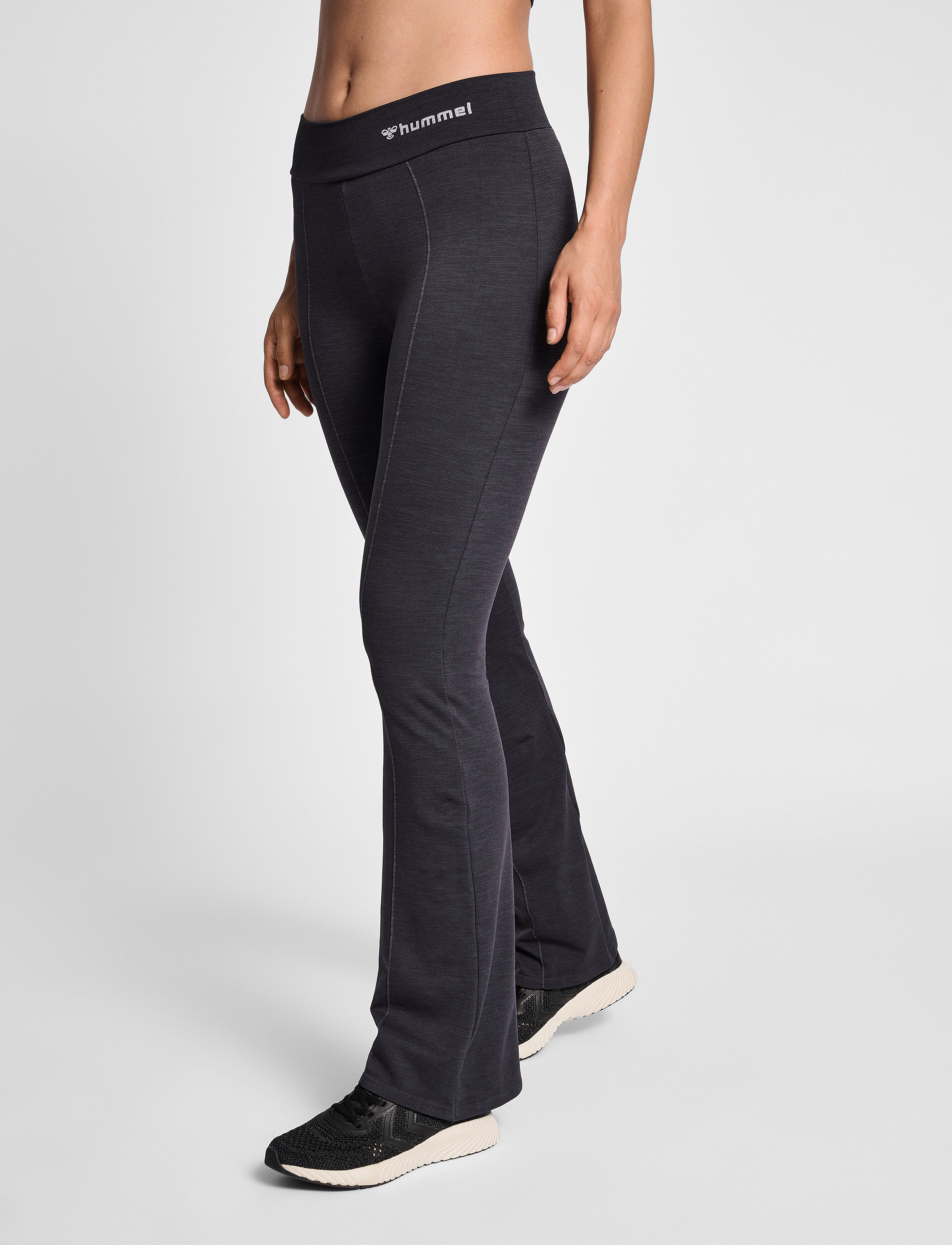 Hummel - hmlMT IVY SEAMLESS MW FLARED TIGHTS - black melange - 3