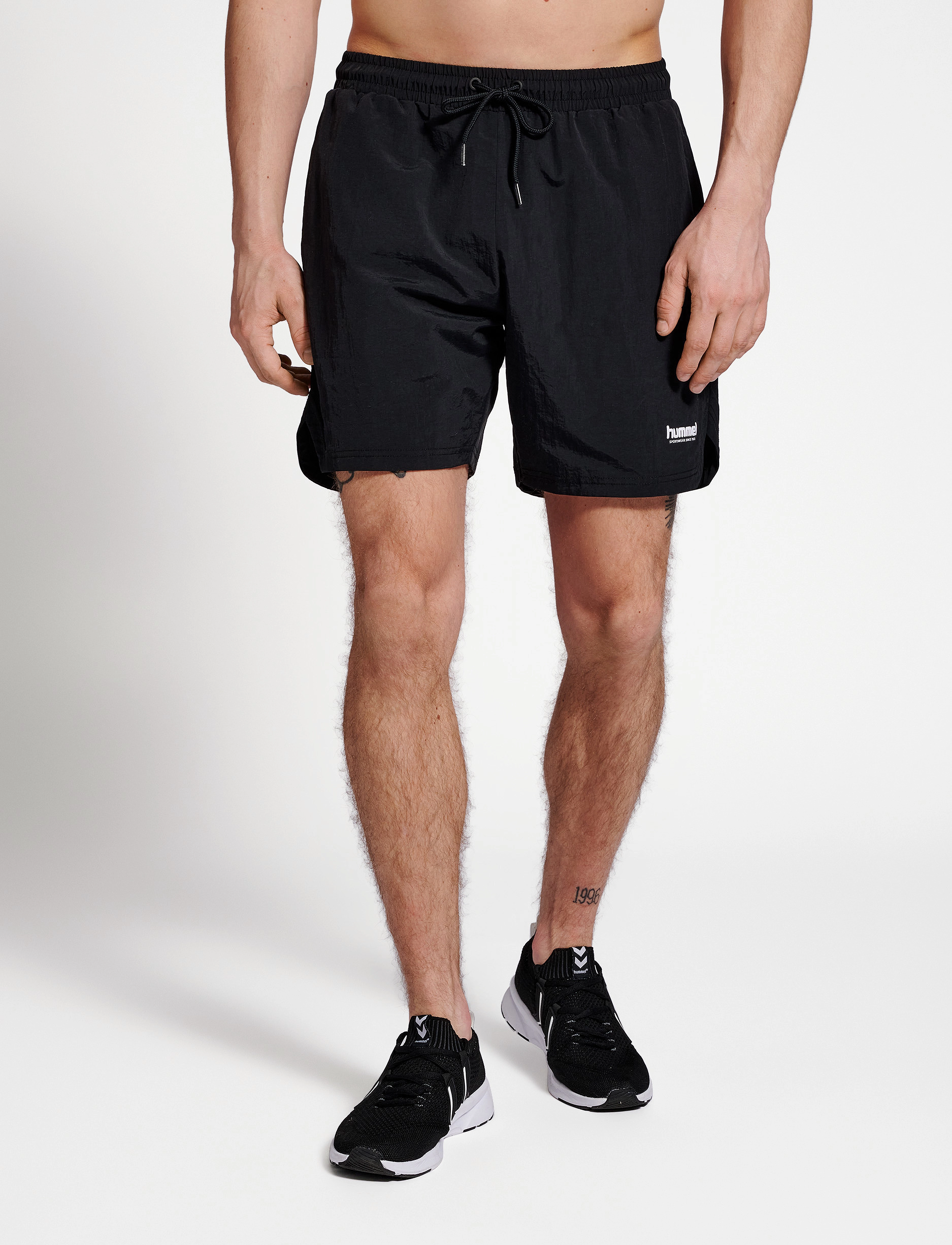 Hummel - hmlLGC TRAVIS WOVEN SHORTS - laveste priser - black - 4