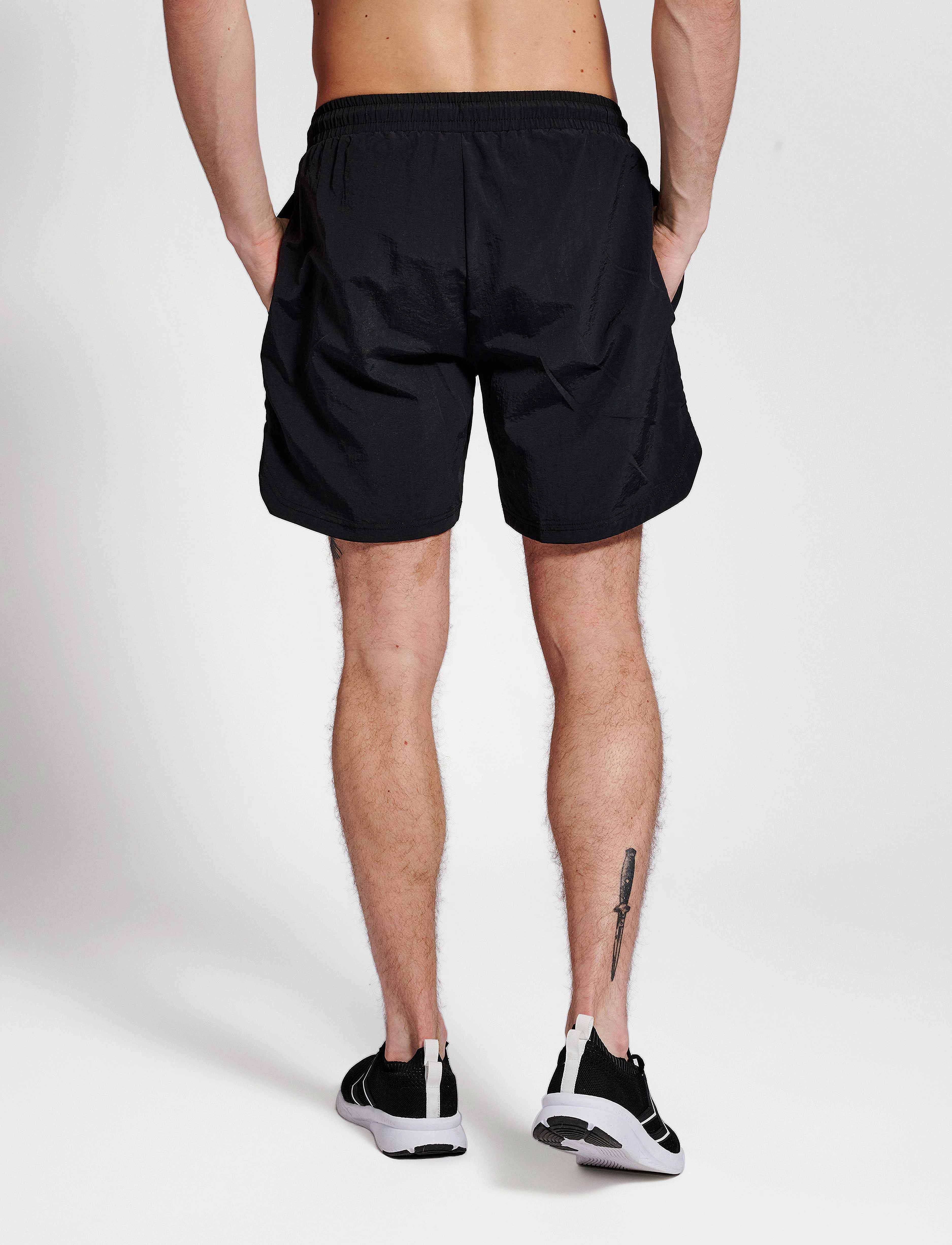 Hummel - hmlLGC TRAVIS WOVEN SHORTS - laveste priser - black - 5