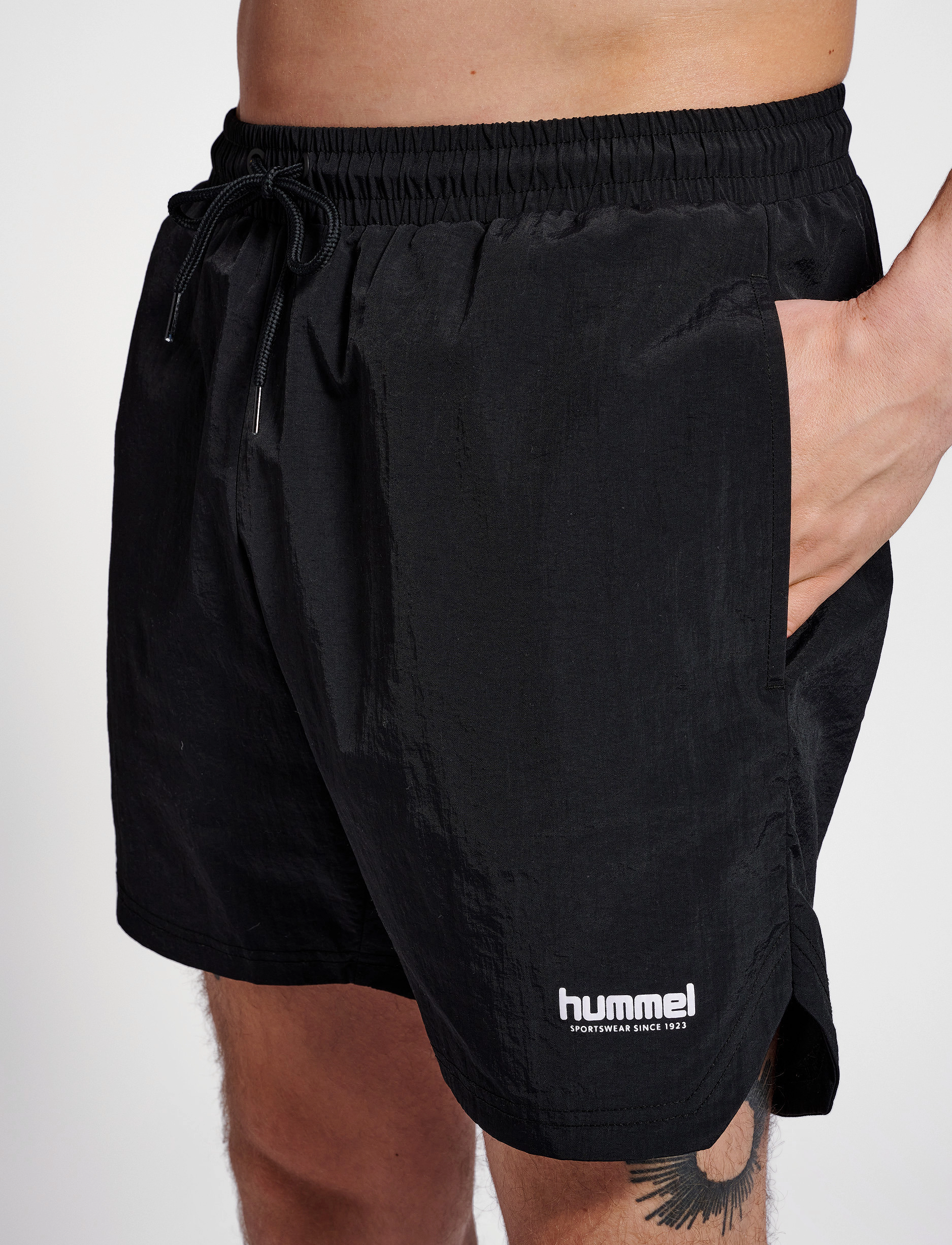 Hummel - hmlLGC TRAVIS WOVEN SHORTS - laveste priser - black - 3