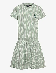 Hummel - hmlSOPHIA DRESS S/S - kortärmade vardagsklänningar - silt green - 0