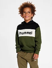 Hummel - hmlMORTEN HOODIE - sweatshirts & huvtröjor - olive night - 4