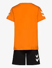Hummel - hmlNOVET SHORTS SET - set med kortärmad t-shirt - persimmon orange - 1
