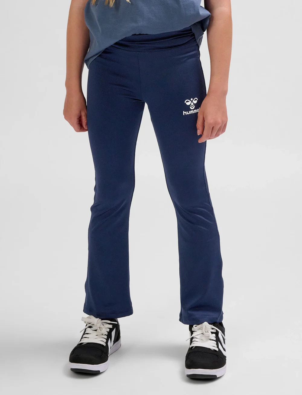 Hummel - hmlAYA HIGH RISE FLARE PANTS - bėgimo ir sportinės tamprės - black iris - 3
