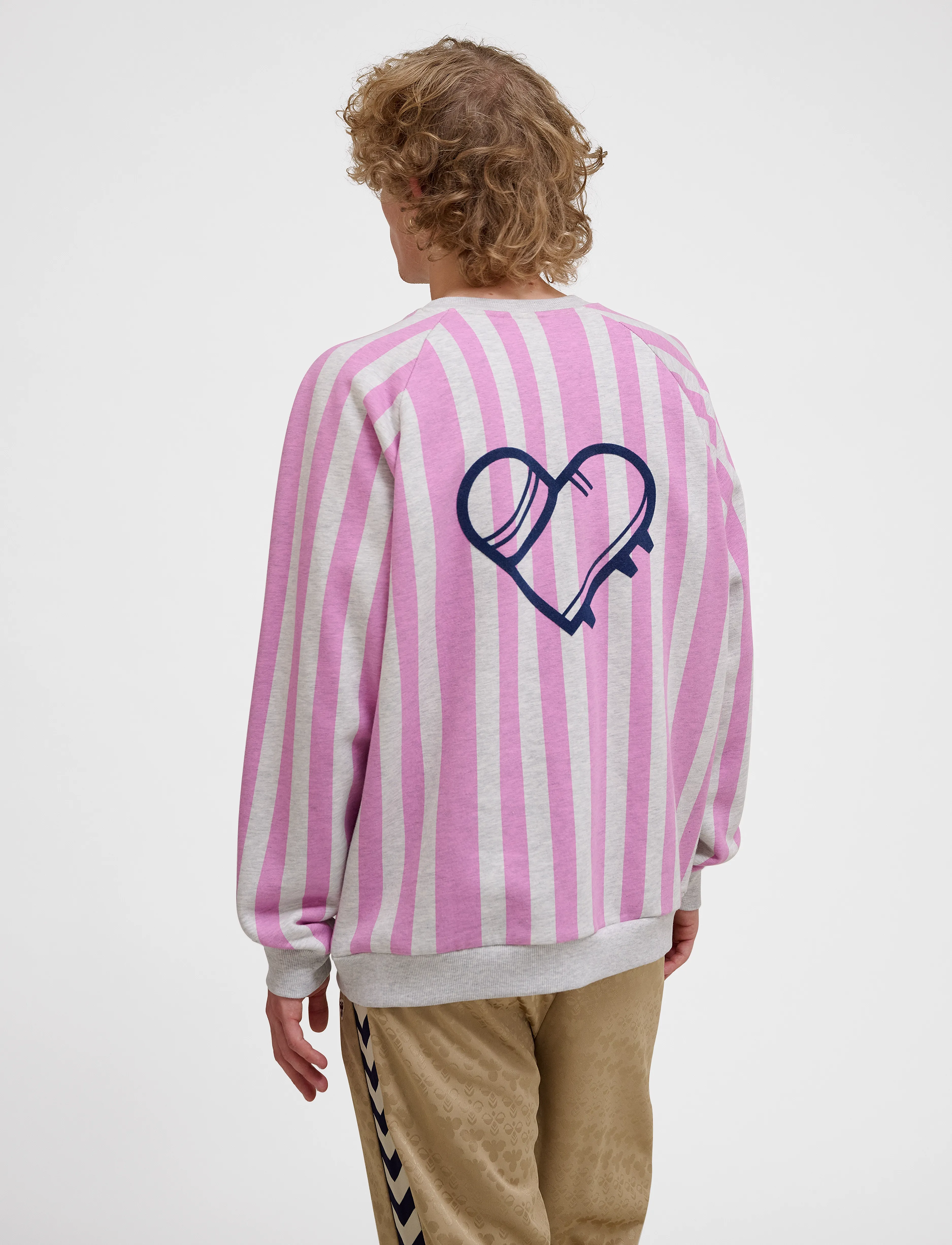 Hummel - hmlLOOSE CREWNECK SOCCER LOVE - tofu melange/violet - 2