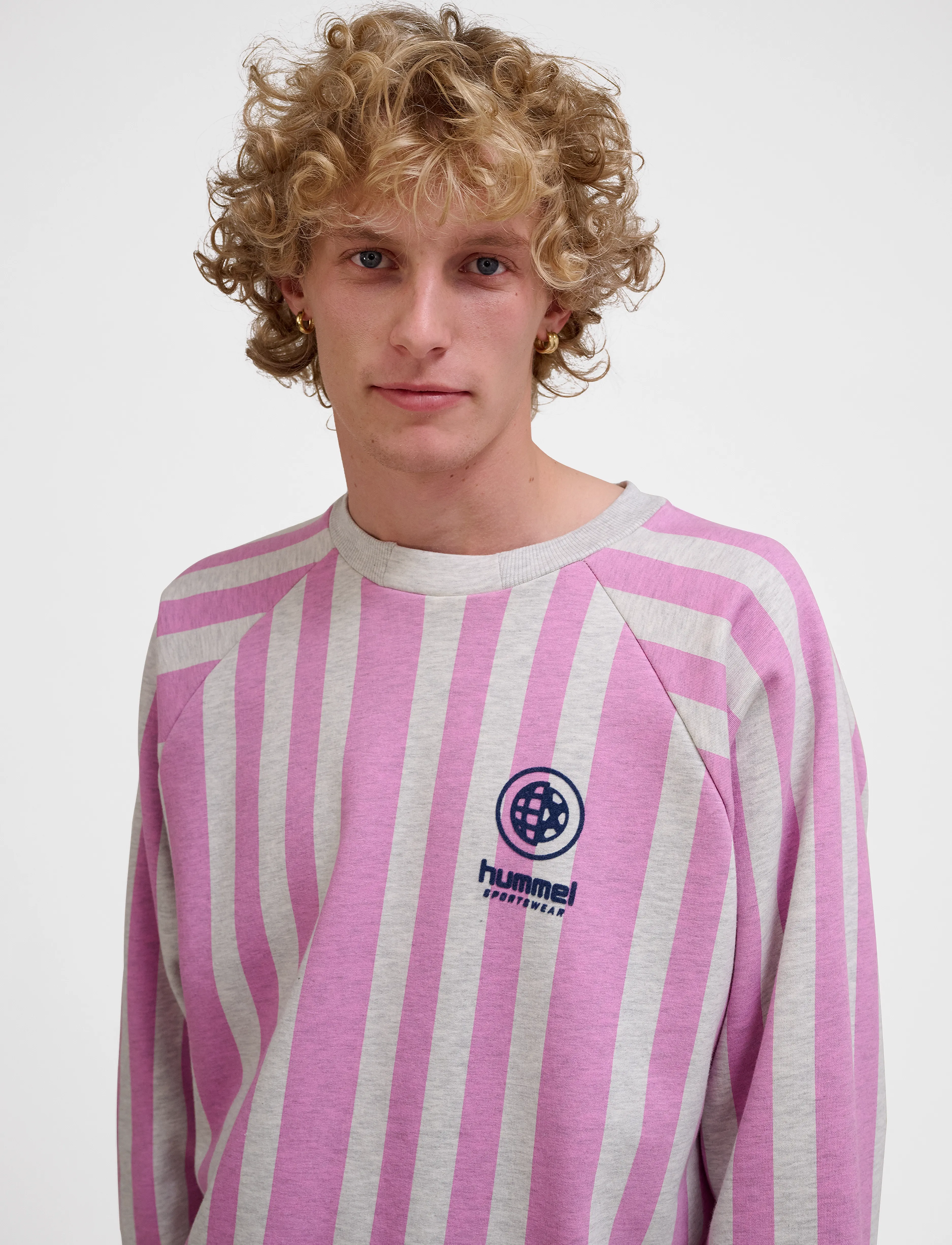 Hummel - hmlLOOSE CREWNECK SOCCER LOVE - tofu melange/violet - 3