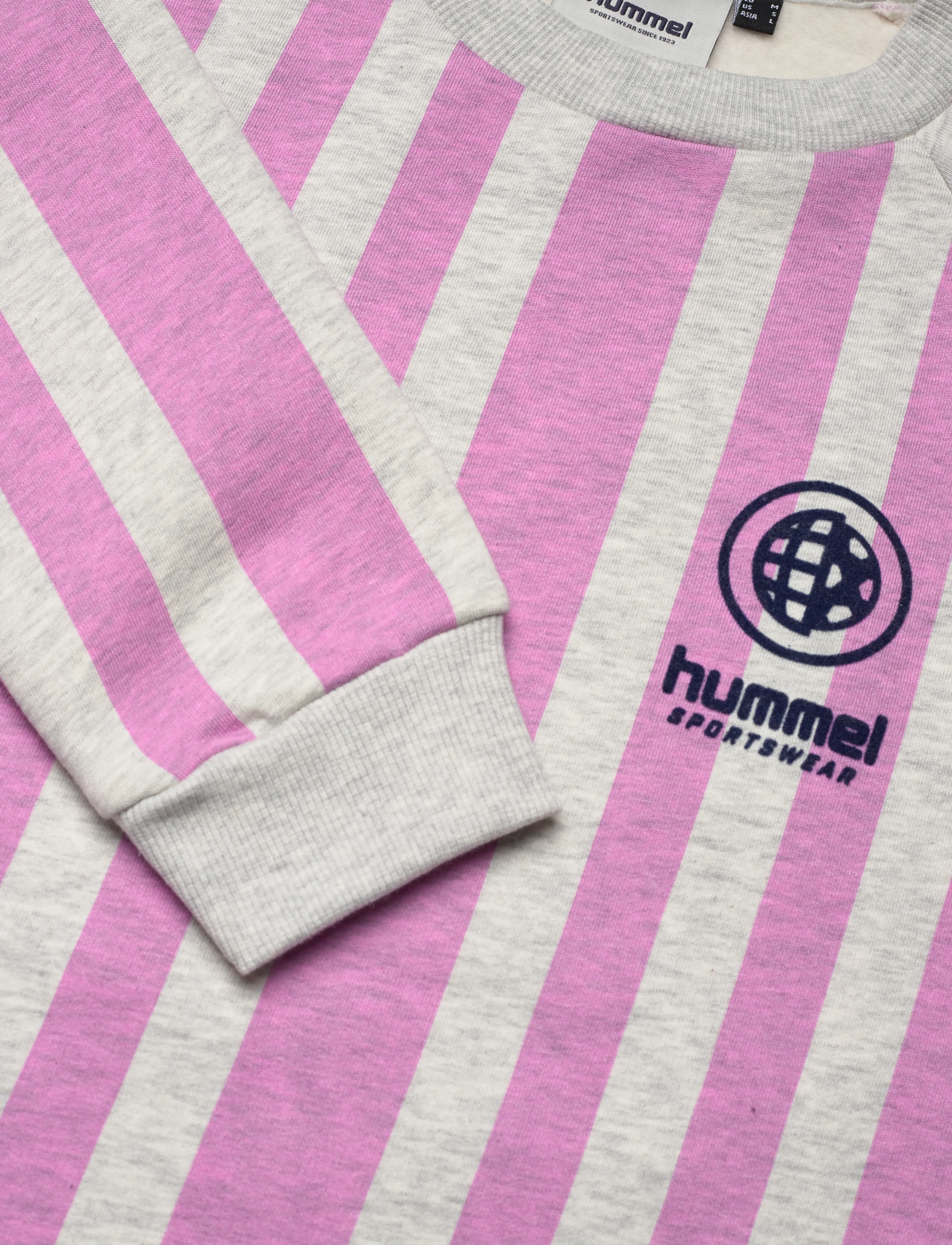 Hummel - hmlLOOSE CREWNECK SOCCER LOVE - tofu melange/violet - 4
