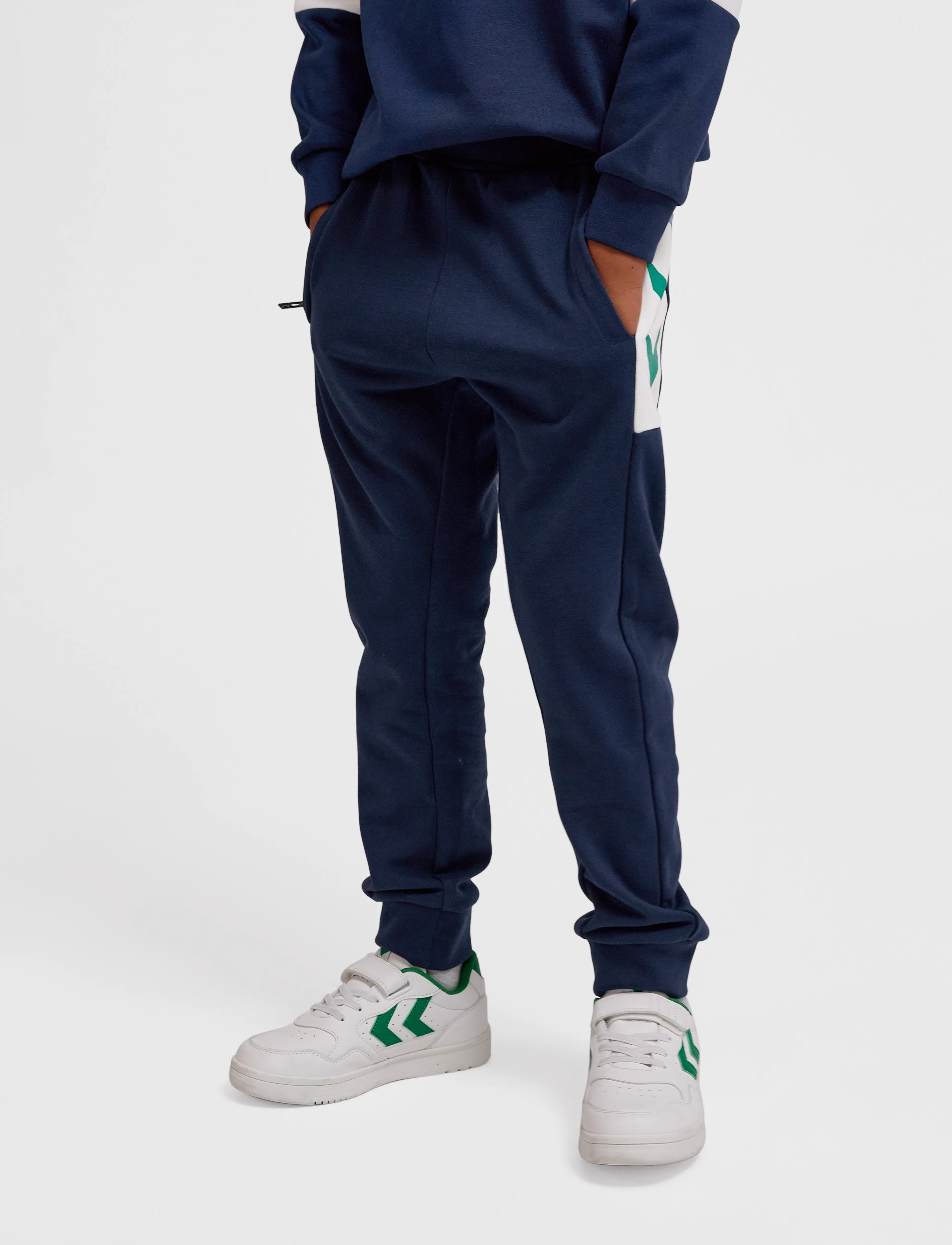 Hummel - hmlKIMO ADJUST WAIST PANTS - black iris - 4