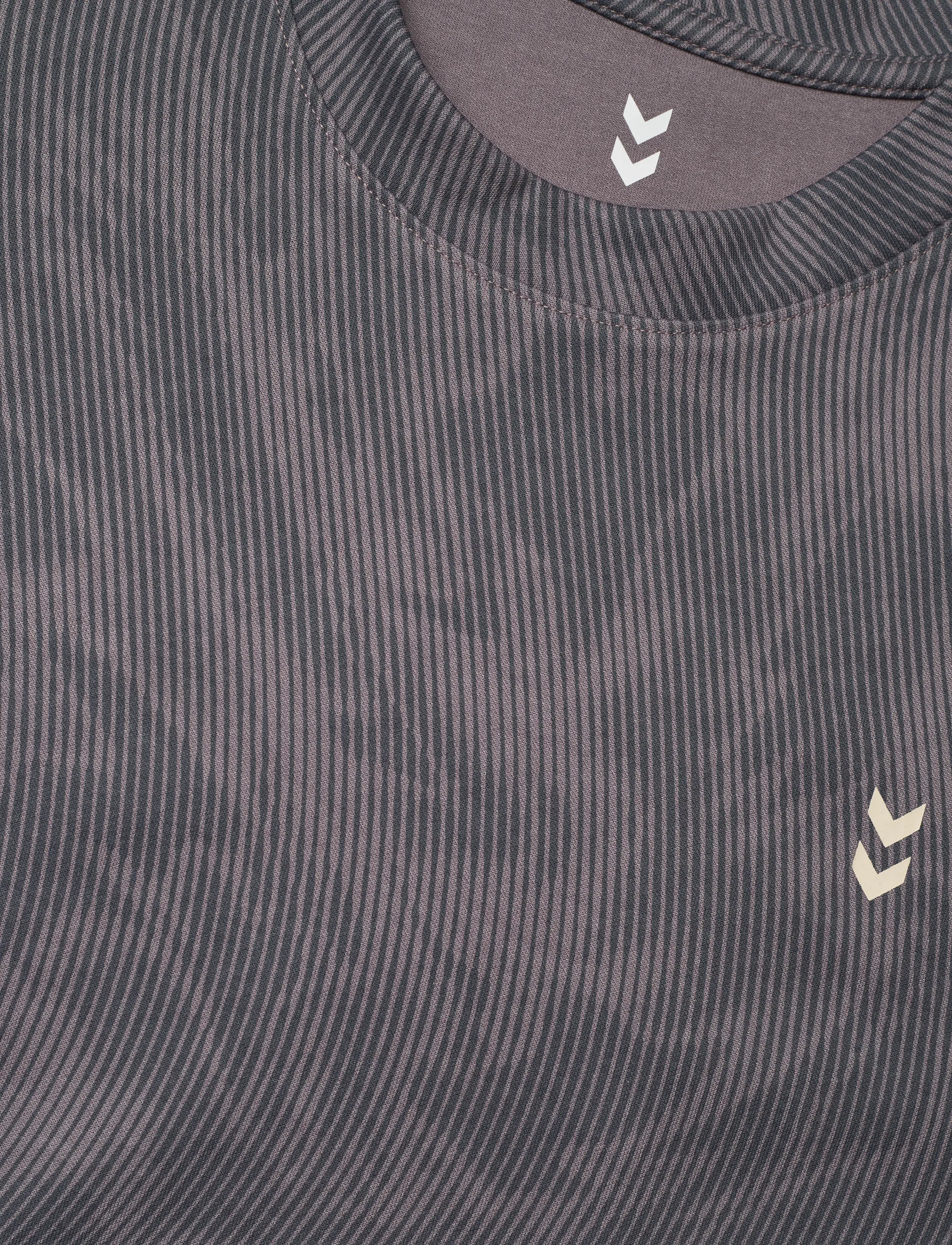 Hummel - hmlHIIT AOP LOOSE T-SHIRT S/S - t-shirts - shark - 2