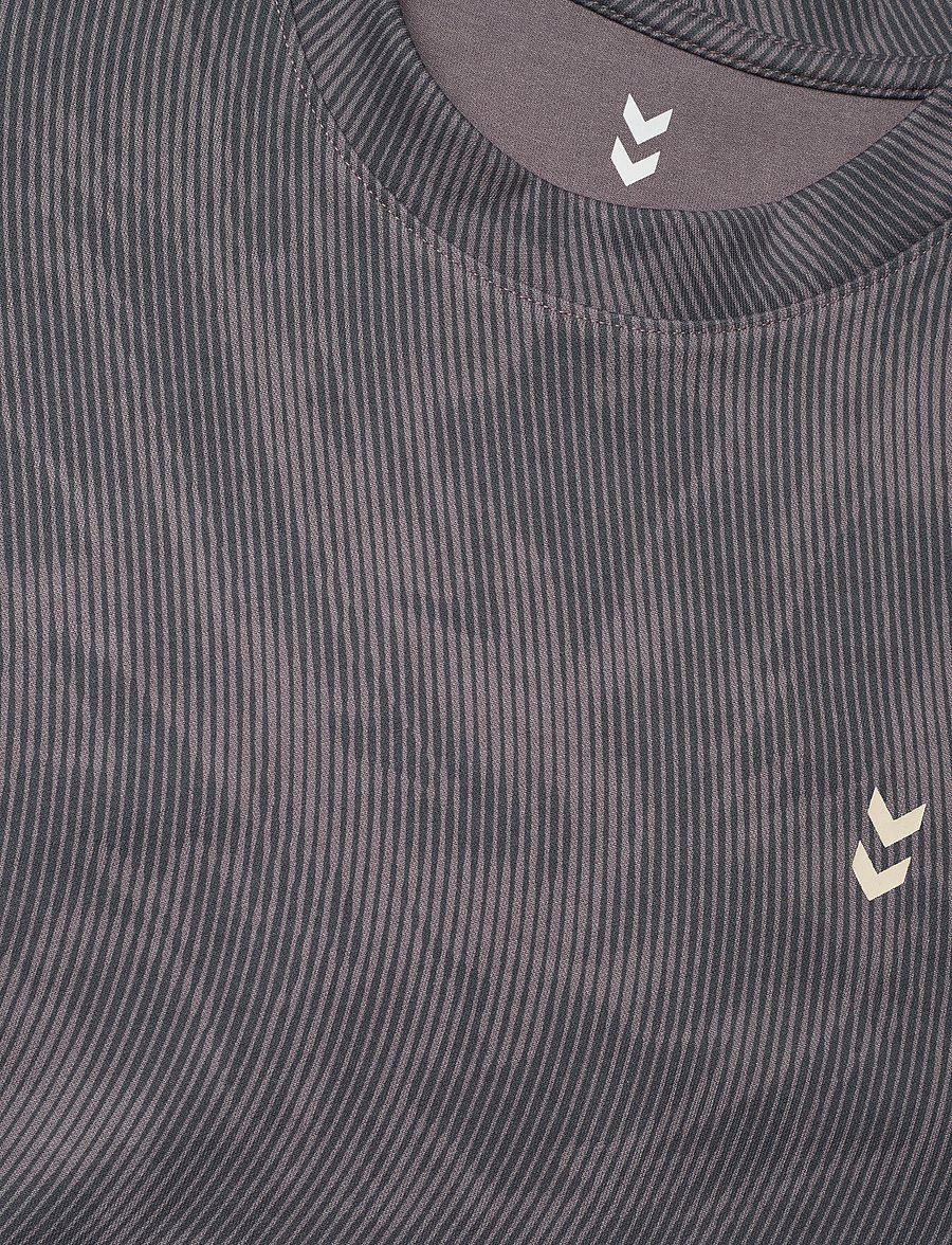 Hummel - hmlHIIT AOP LOOSE T-SHIRT S/S - t-shirts - shark - 2