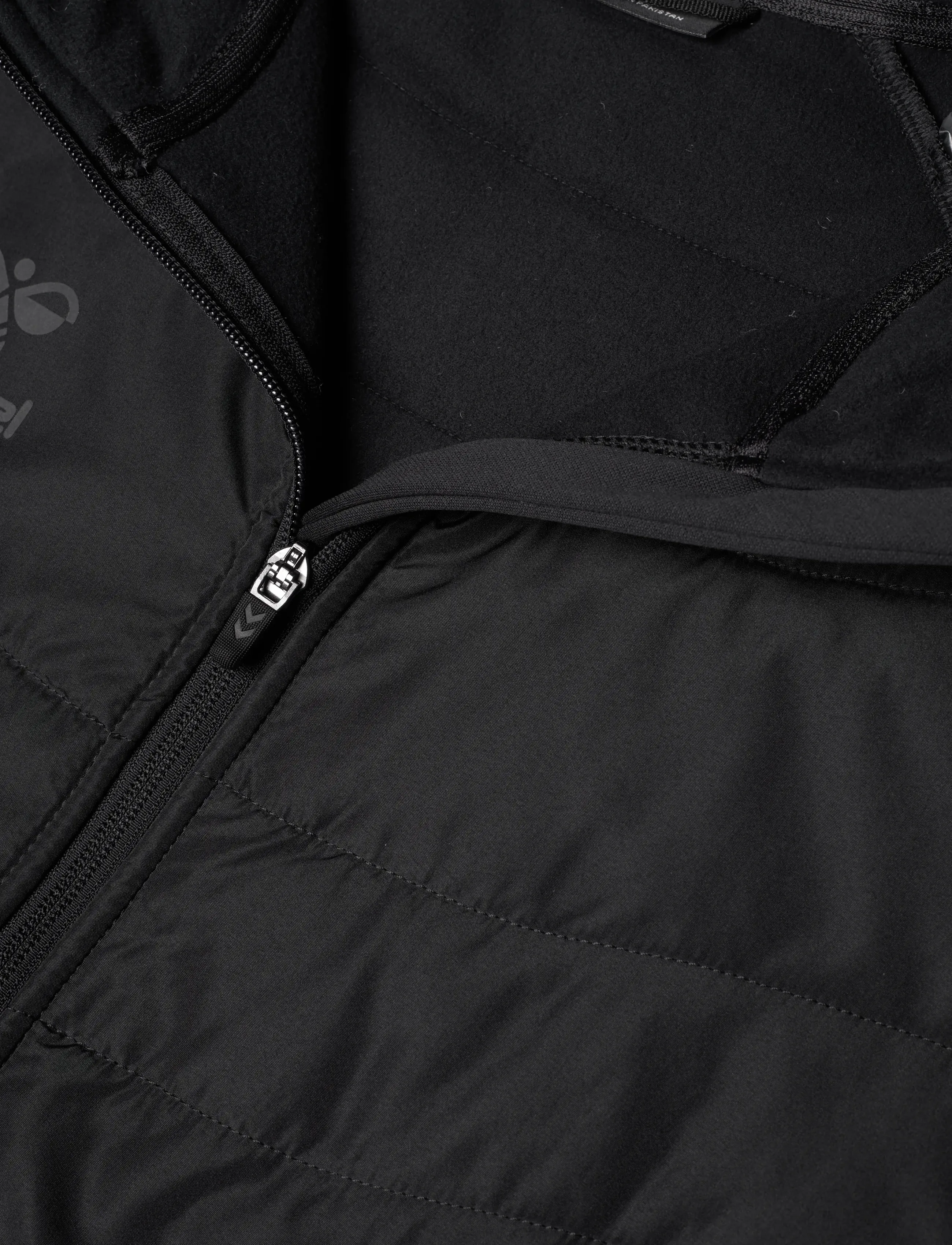 Hummel - hmlBTC WINTER TRAINING JACKET - sportjackor - black - 2