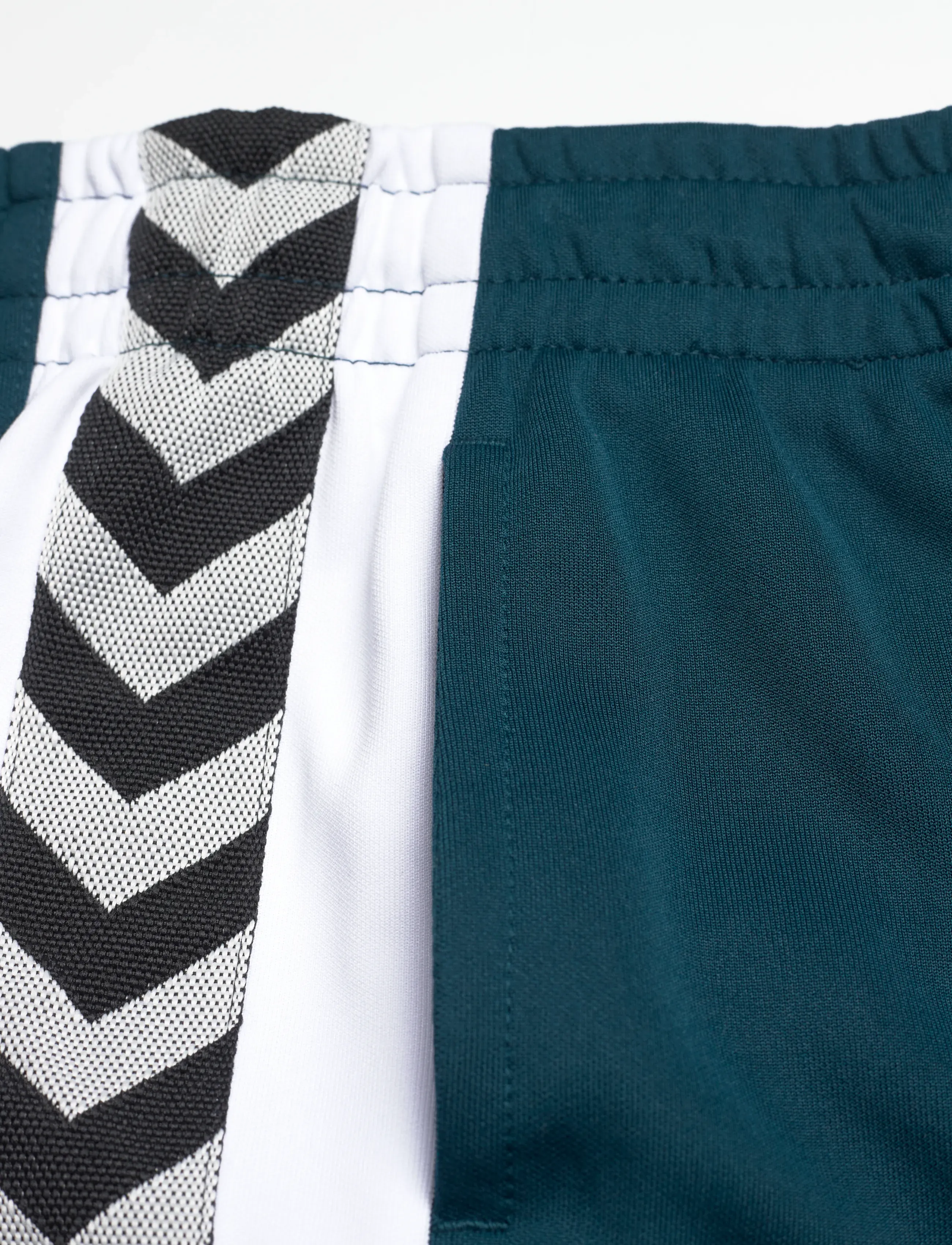 Hummel - hmlJR CHEVRON SHORTS - shorts en molleton - reflecting pond - 4