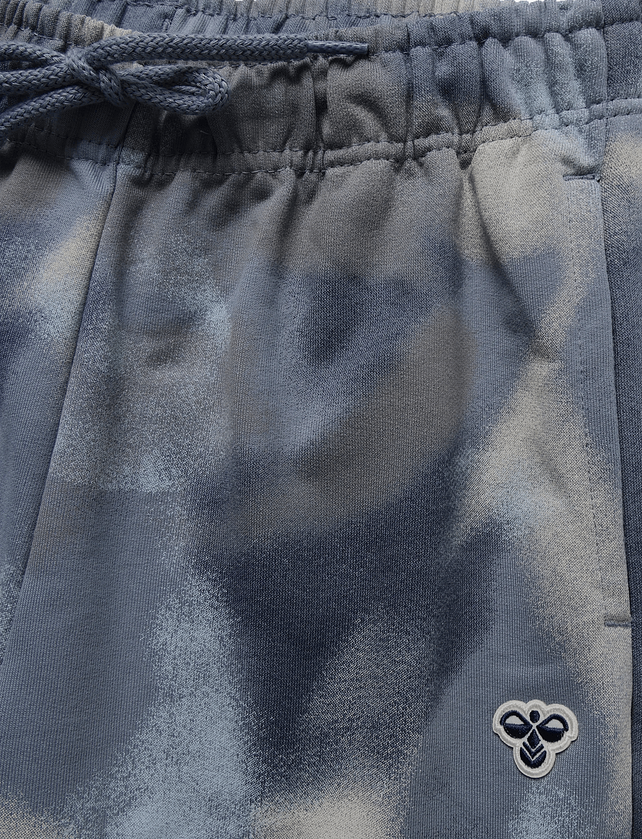 Hummel - hmlJR LOOSE AOP PANTS BEE - sweatpants - flint stone - 3