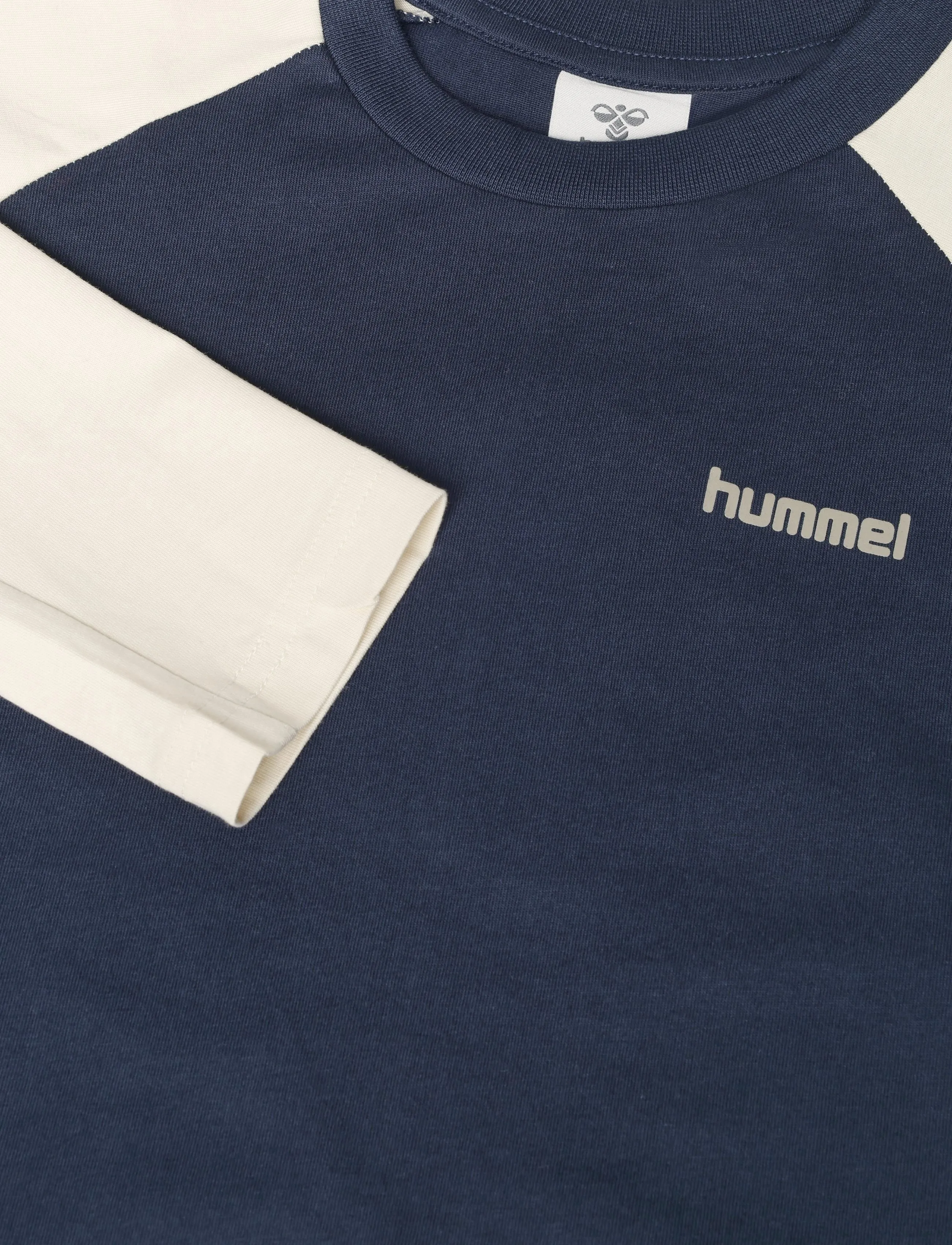 Hummel - hmlJR LOOSE GRAPHIC T-SHIRT L/S - langärmelig - dress blues - 2