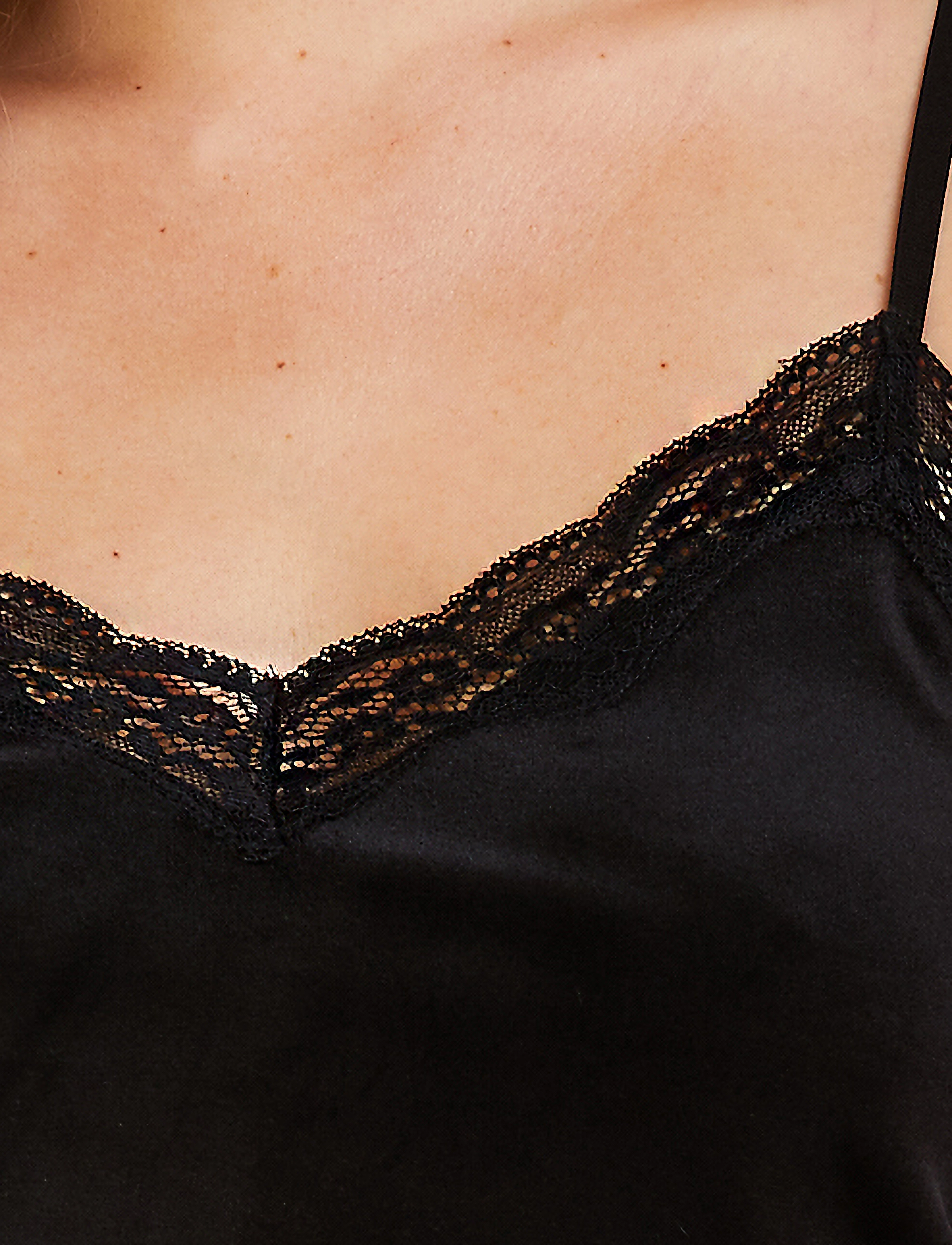 Hunkemöller - Cami Velours Scallop Lace - oberteile - black - 3