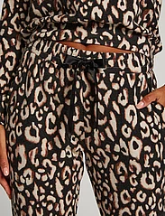 Hunkemöller - Pant Brushed Jersey Leopard - spodnie od piżamy - black - 3