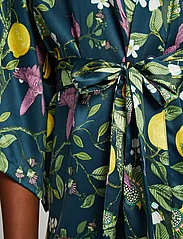Hunkemöller - Kimono Satin Lemon Birds - birthday gifts - reflecting pond - 3