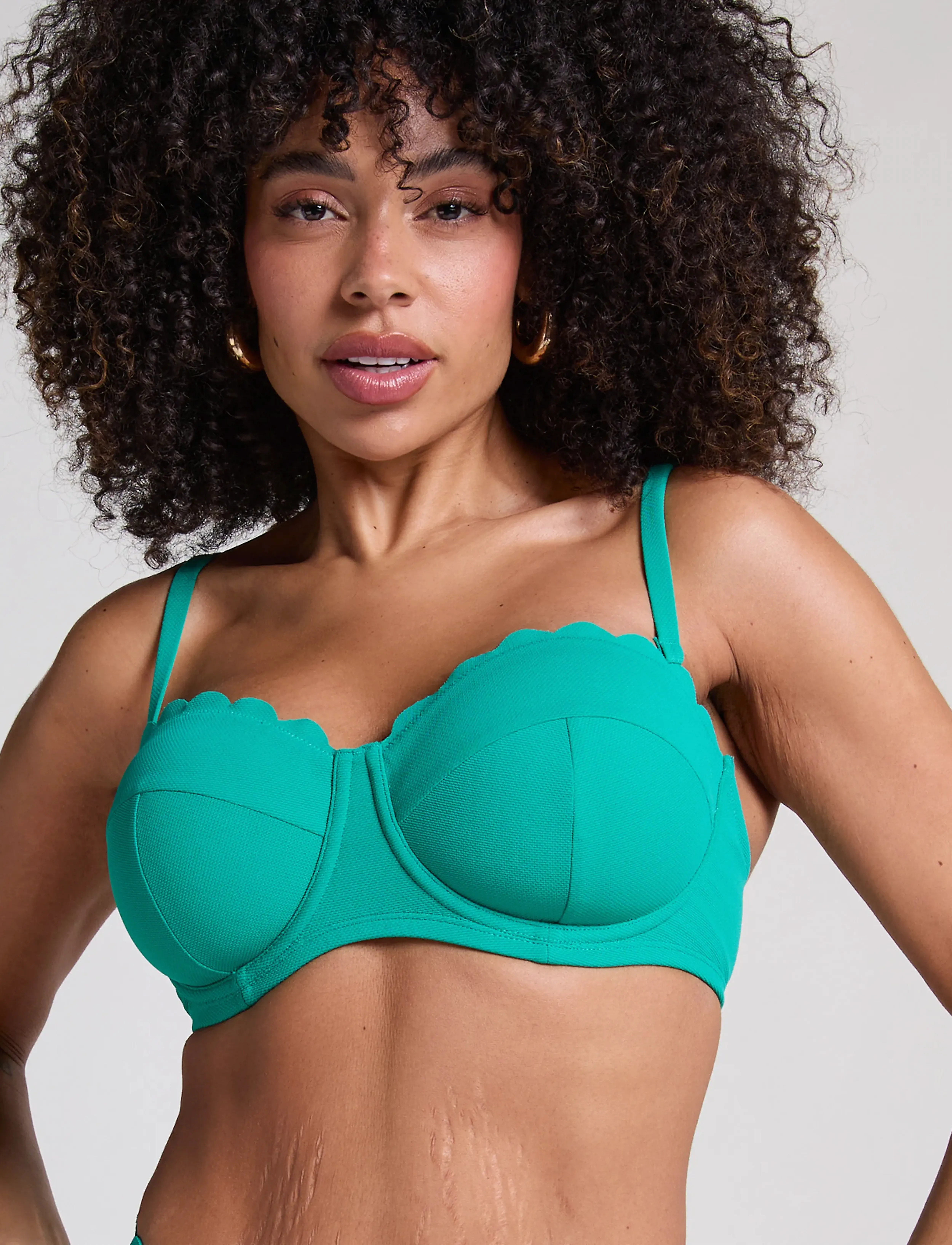 Hunkemöller Vadderad axelbandslös bikinitopp med bygel Scallop Storlek E + dam – bild 4