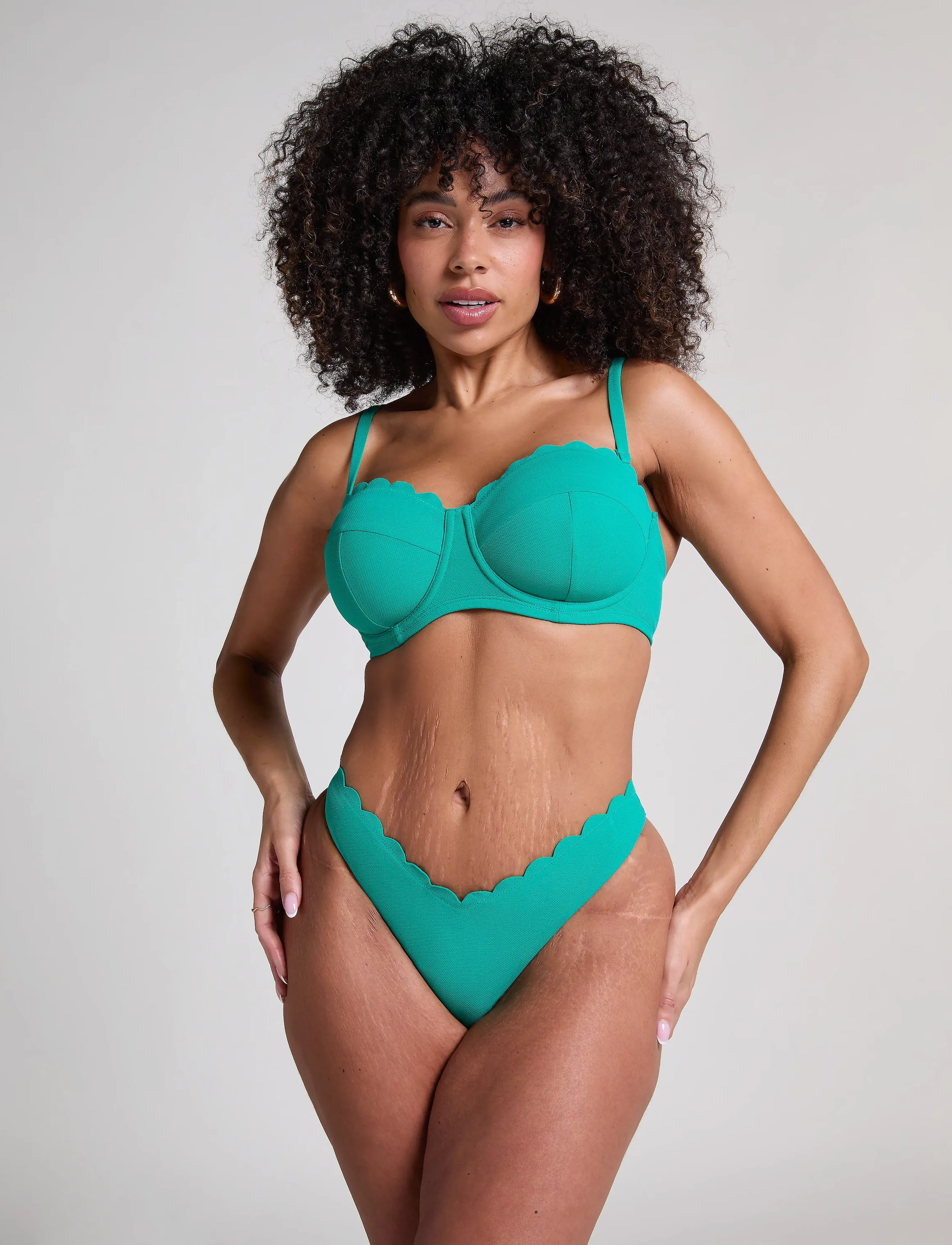 Hunkemöller Vadderad axelbandslös bikinitopp med bygel Scallop Storlek E + dam – bild 6