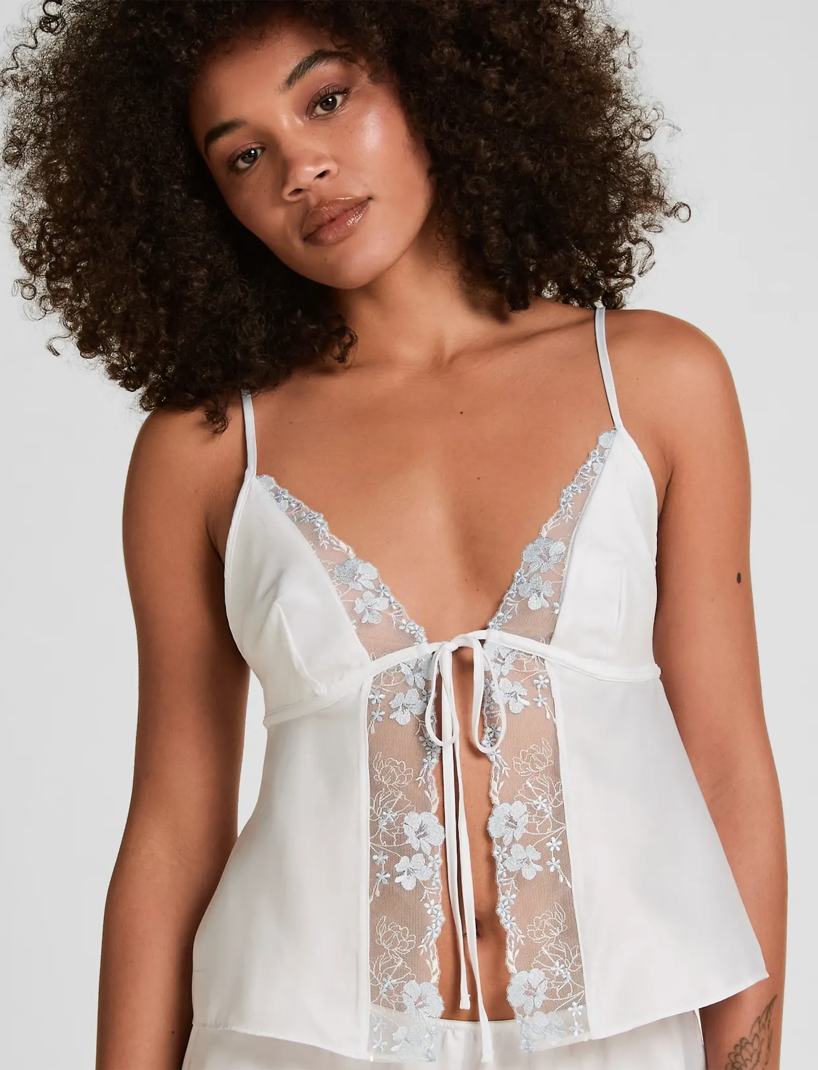 Hunkemöller CAMI SATIN EMB PEONIE - Nachtwäsche - GARDENIA / white