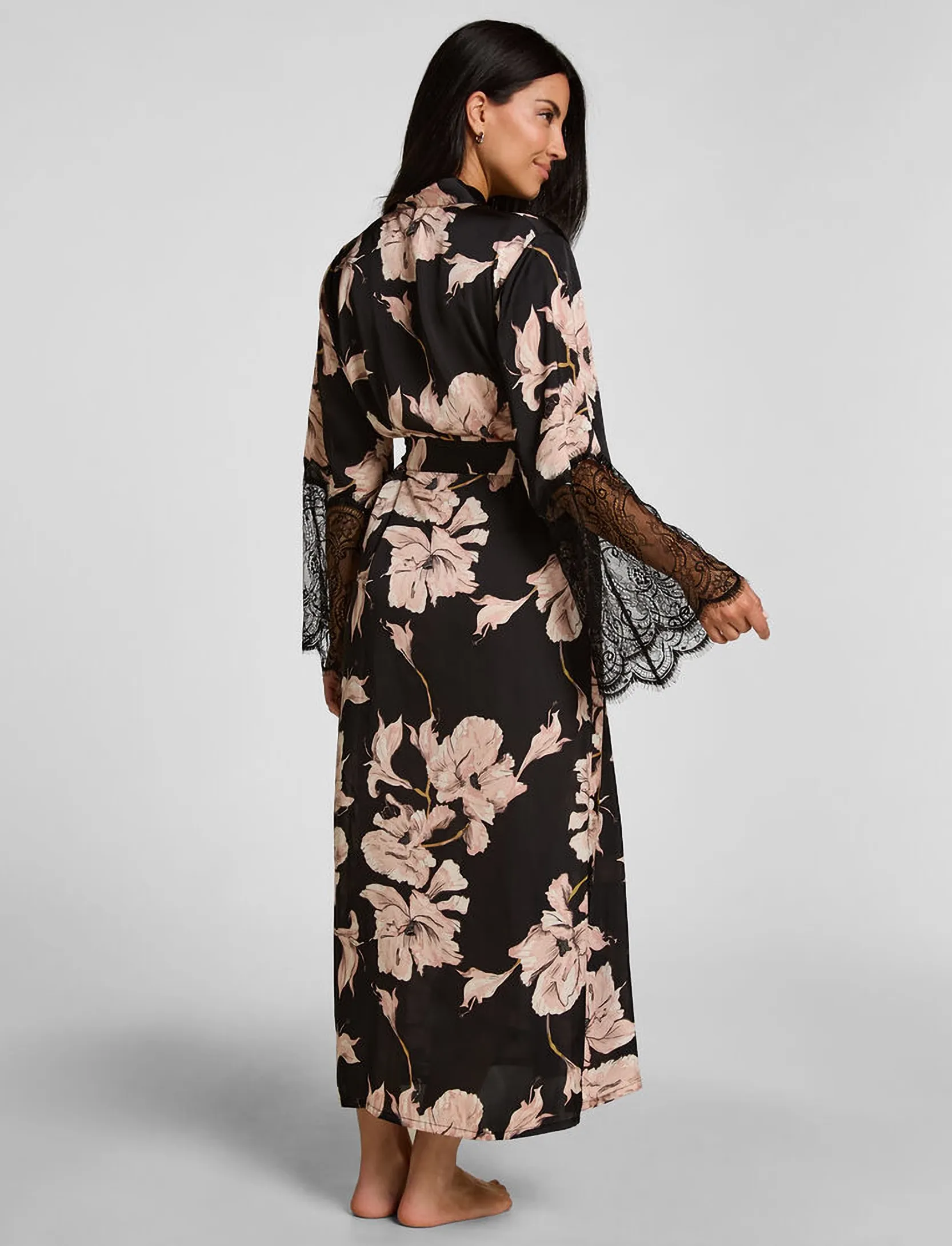 Hunkemöller - KIMONO LONG SATIN LACE FLOWER - kimonos - caviar - 5