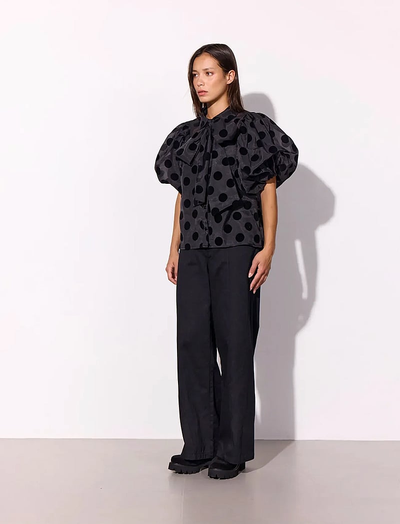 Hunkøn - Bobby Shirt - kurzämlige blusen - black w/dots - 5