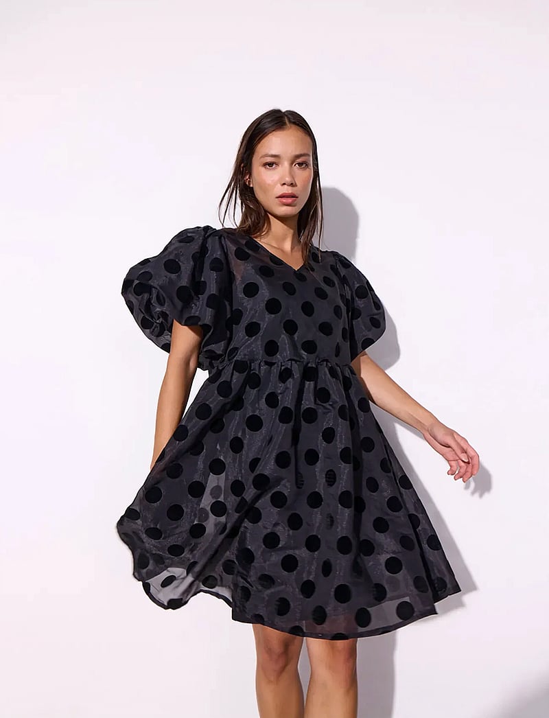 Hunkøn - Bobby Dress - midiklänningar - black w/dots - 0
