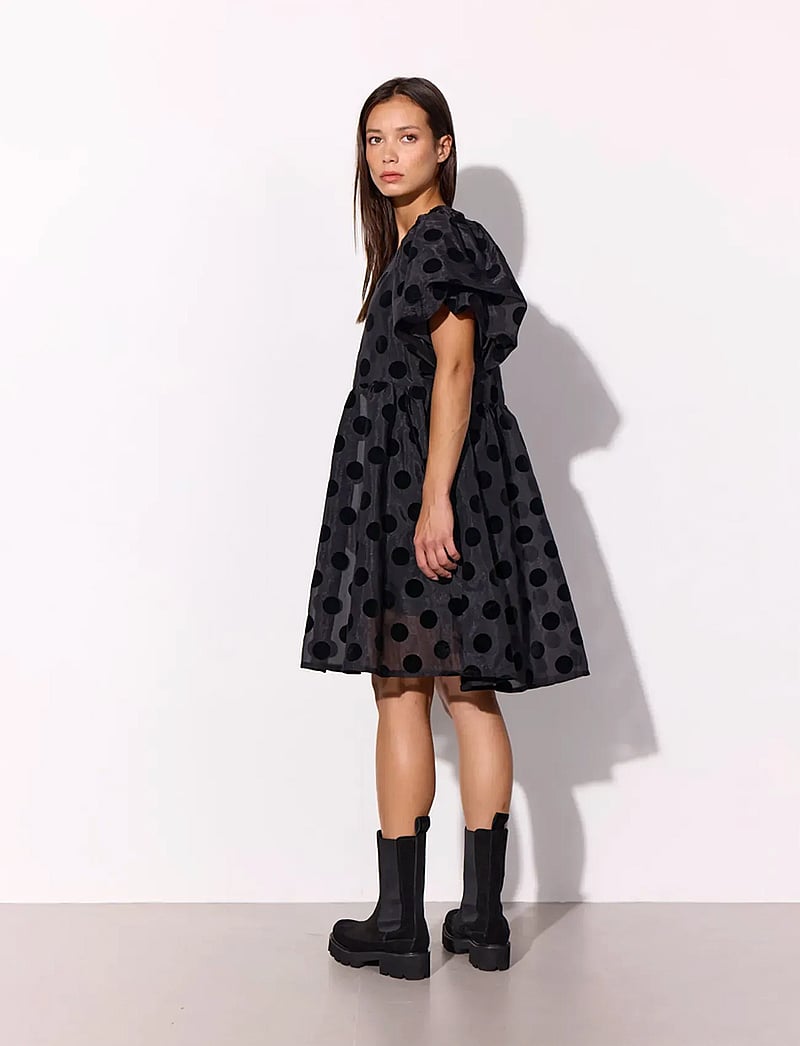 Hunkøn - Bobby Dress - midiklänningar - black w/dots - 5