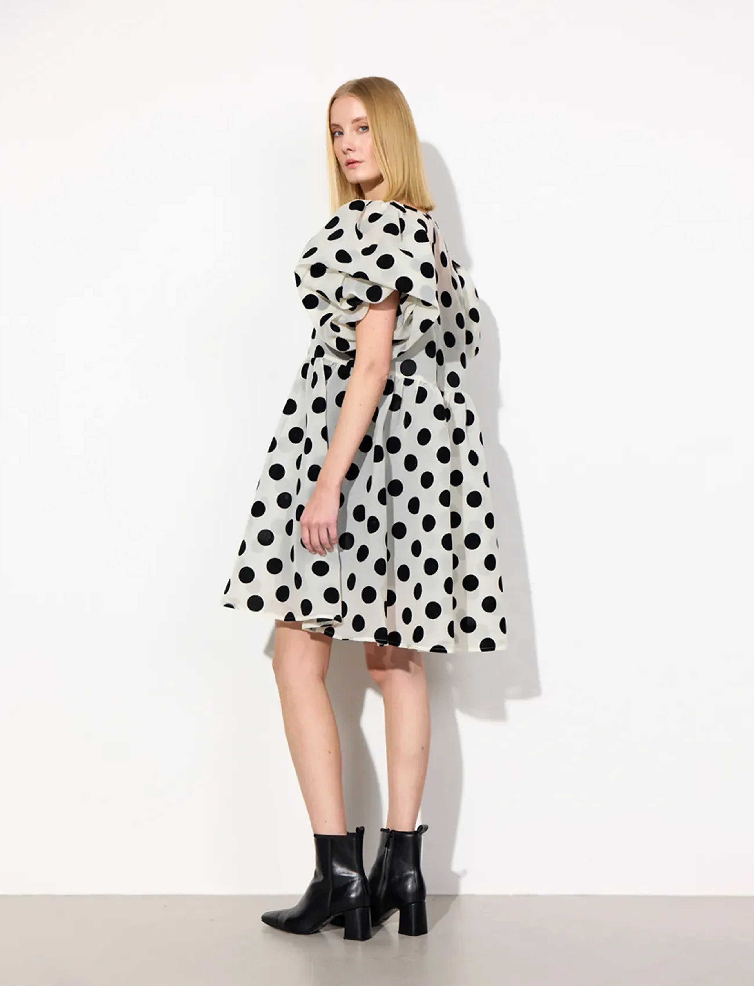 Hunkøn - Bobby Dress - midikleider - white w/ dots - 5