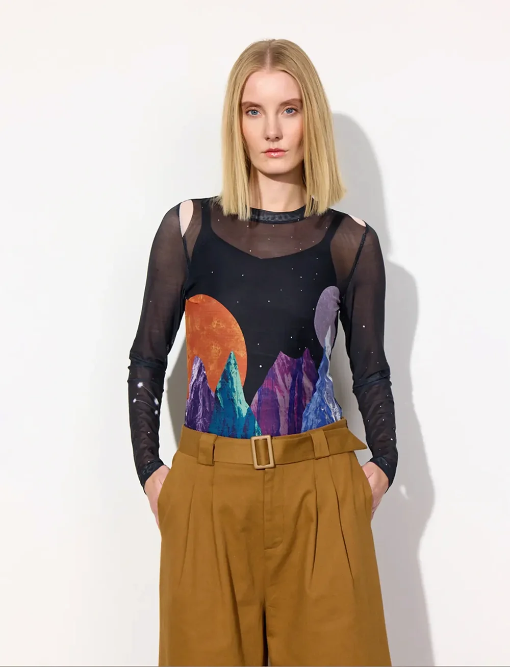 Hunkøn - Annika Mesh Blouse - langärmlige tops - outer space art print - 0